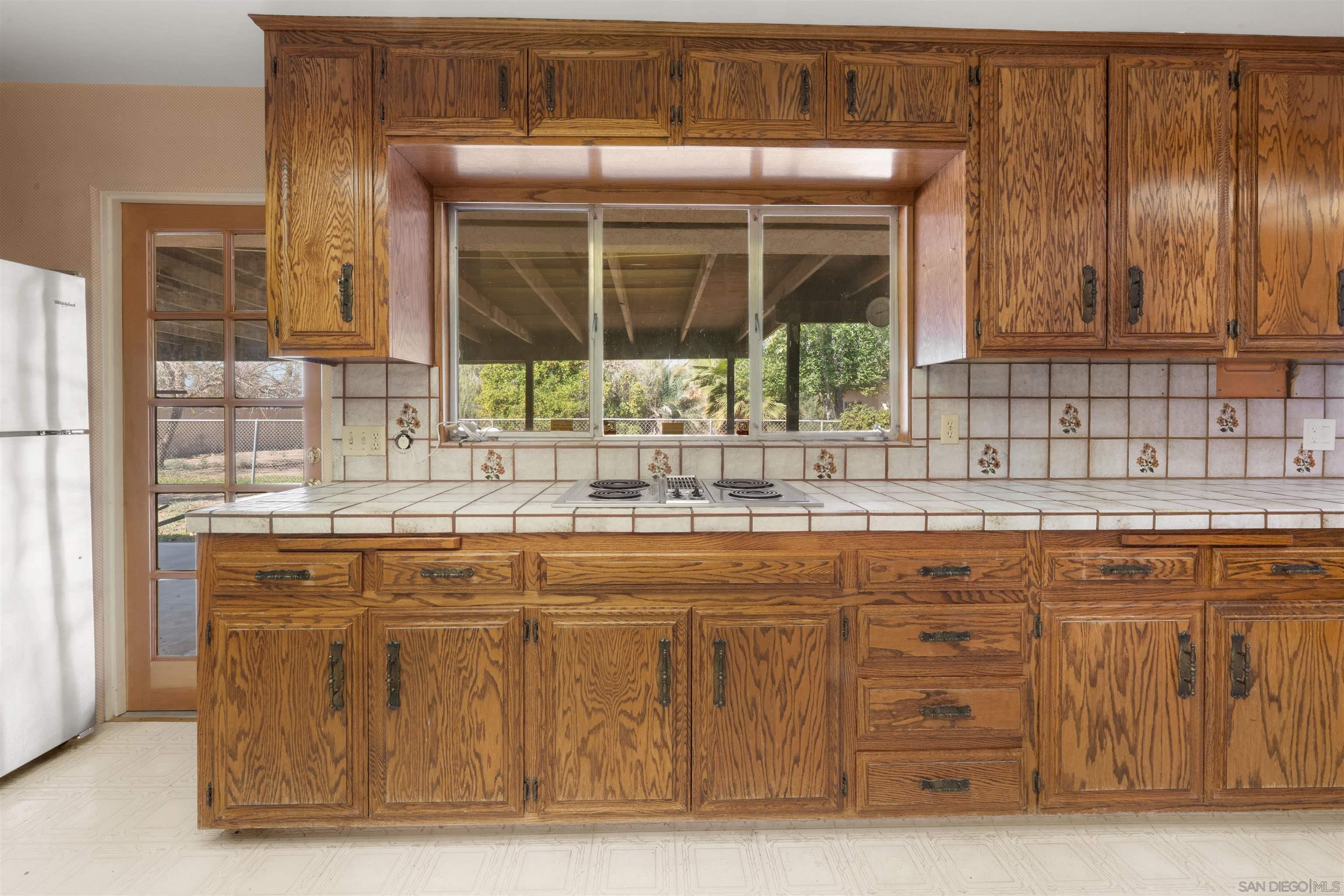 Detail Gallery Image 8 of 48 For 250 S Santa Rosa Ave, El Centro,  CA 92243 - 4 Beds | 2 Baths