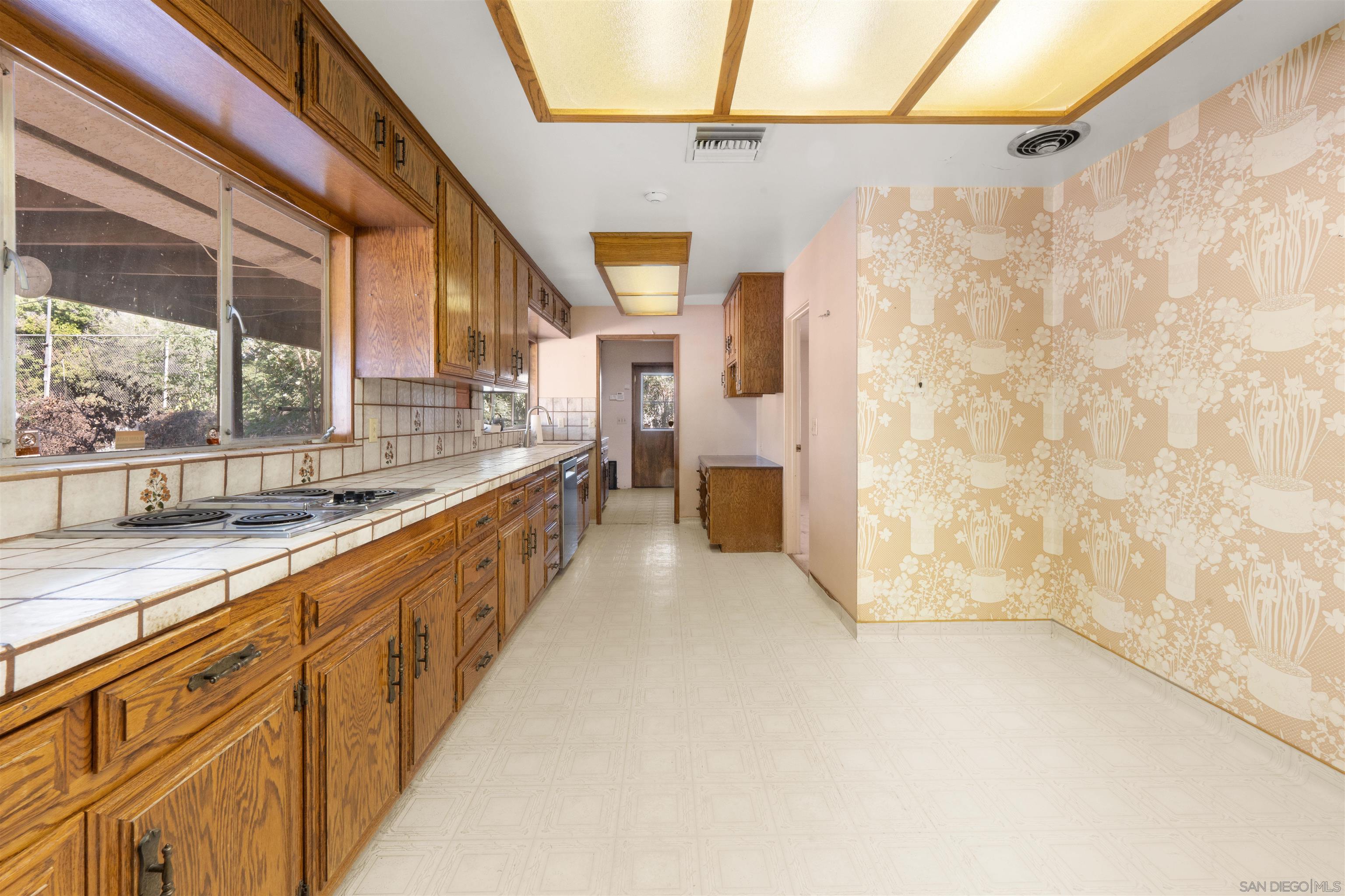 Detail Gallery Image 9 of 48 For 250 S Santa Rosa Ave, El Centro,  CA 92243 - 4 Beds | 2 Baths