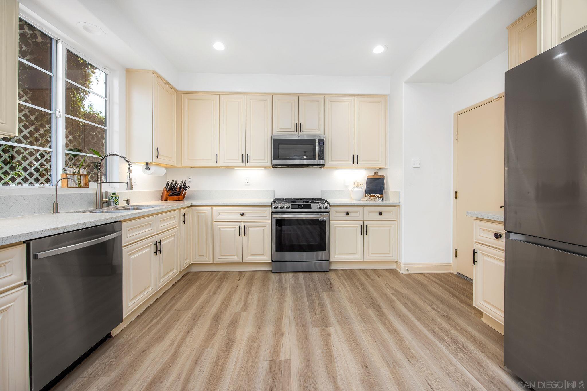 Detail Gallery Image 5 of 36 For 479  Camino Verde, San Marcos,  CA 92078 - 4 Beds | 3 Baths