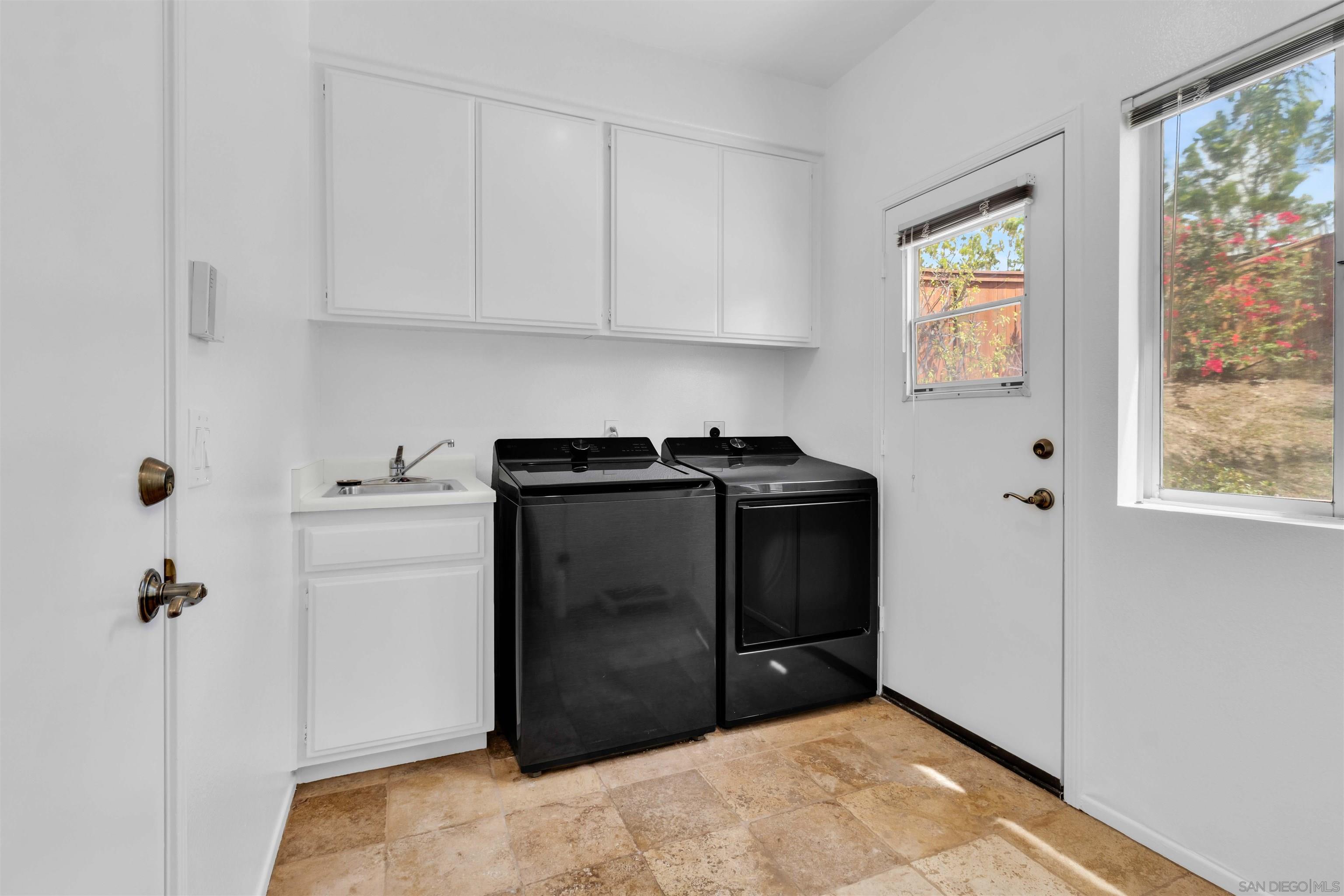 Detail Gallery Image 19 of 35 For 13867  Lewiston Street, San Diego,  CA 92128 - 3 Beds | 2/1 Baths