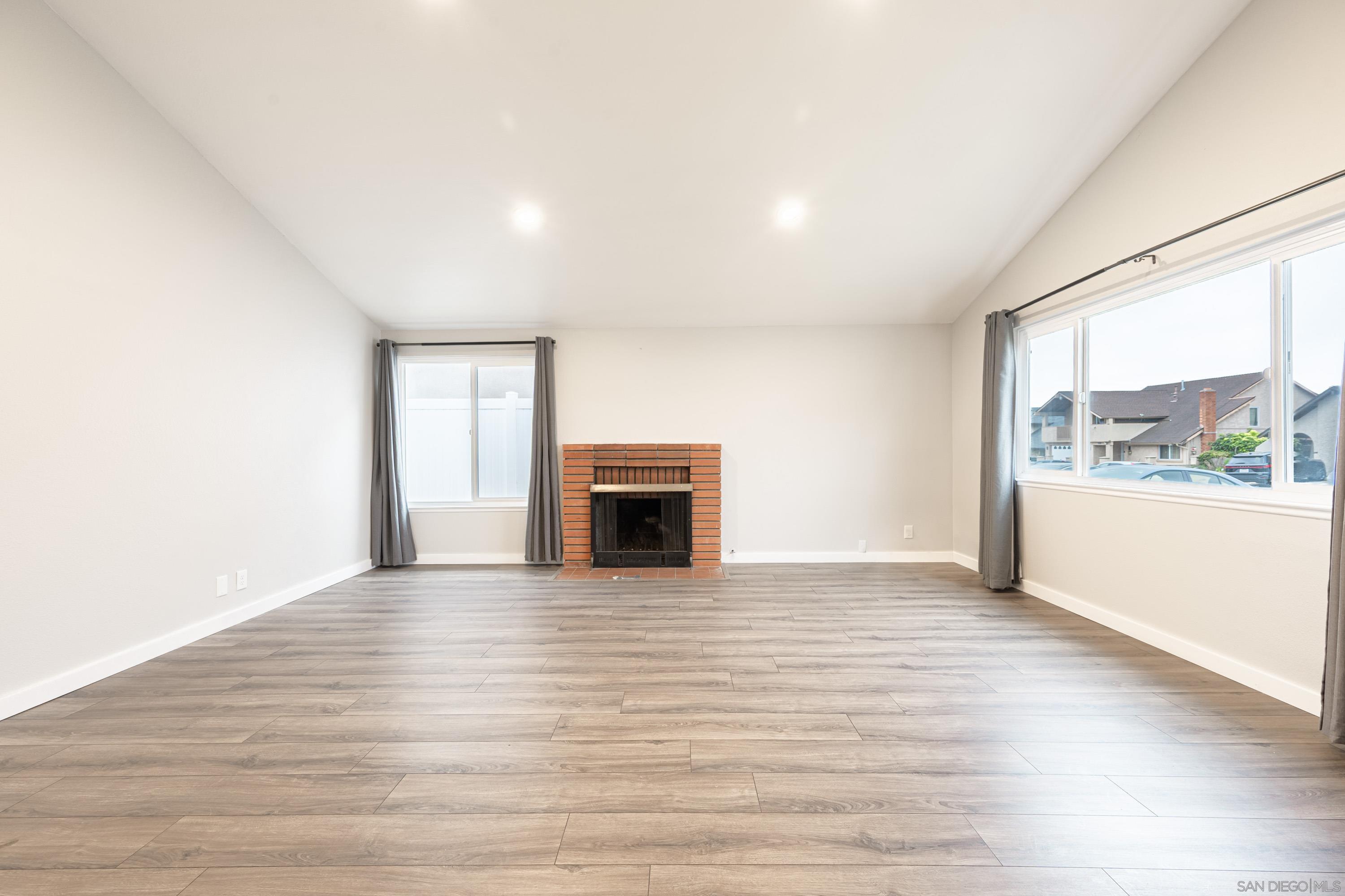 Detail Gallery Image 3 of 23 For 8748  Aquarius Dr, San Diego,  CA 92126 - 3 Beds | 2 Baths