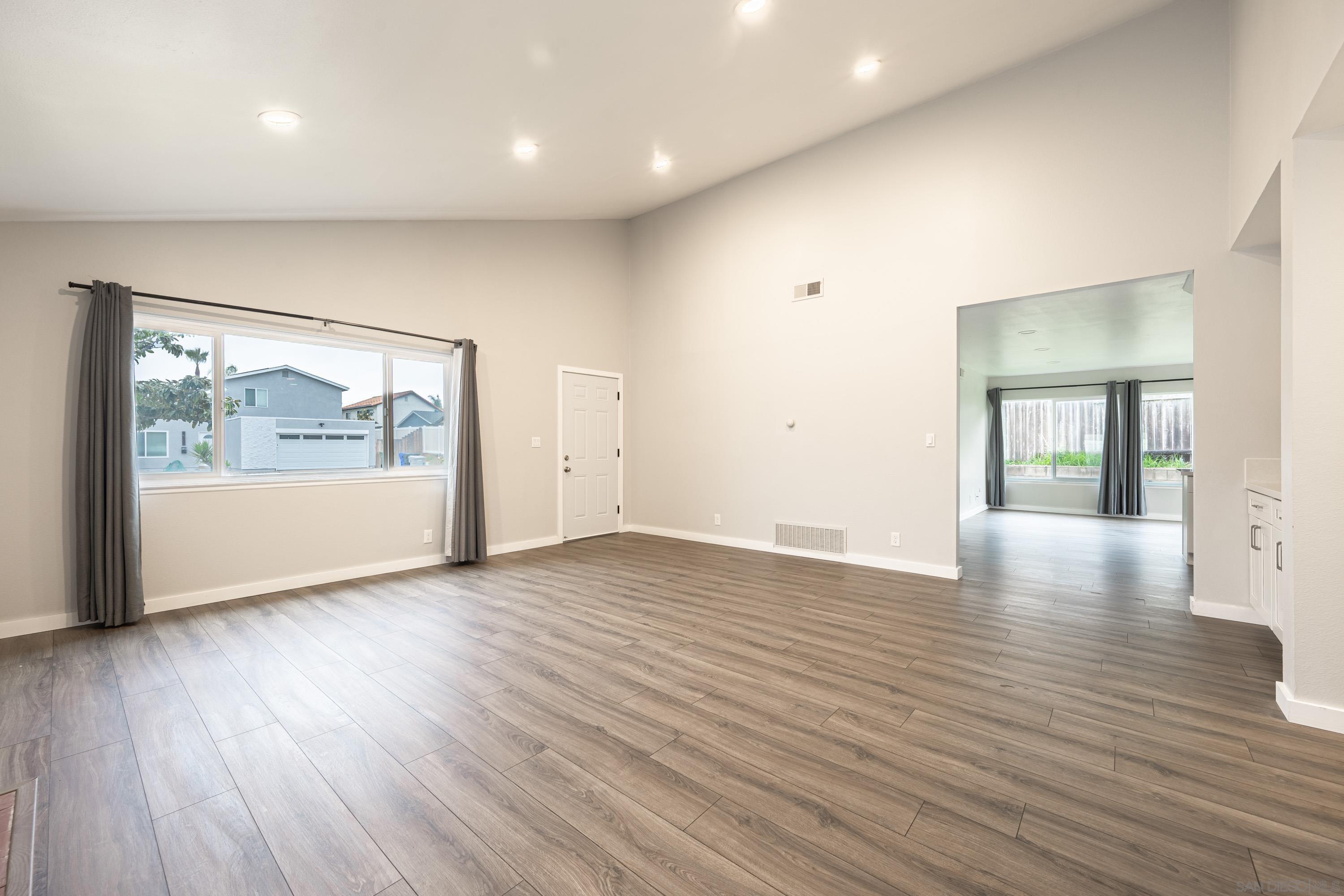 Detail Gallery Image 4 of 23 For 8748  Aquarius Dr, San Diego,  CA 92126 - 3 Beds | 2 Baths