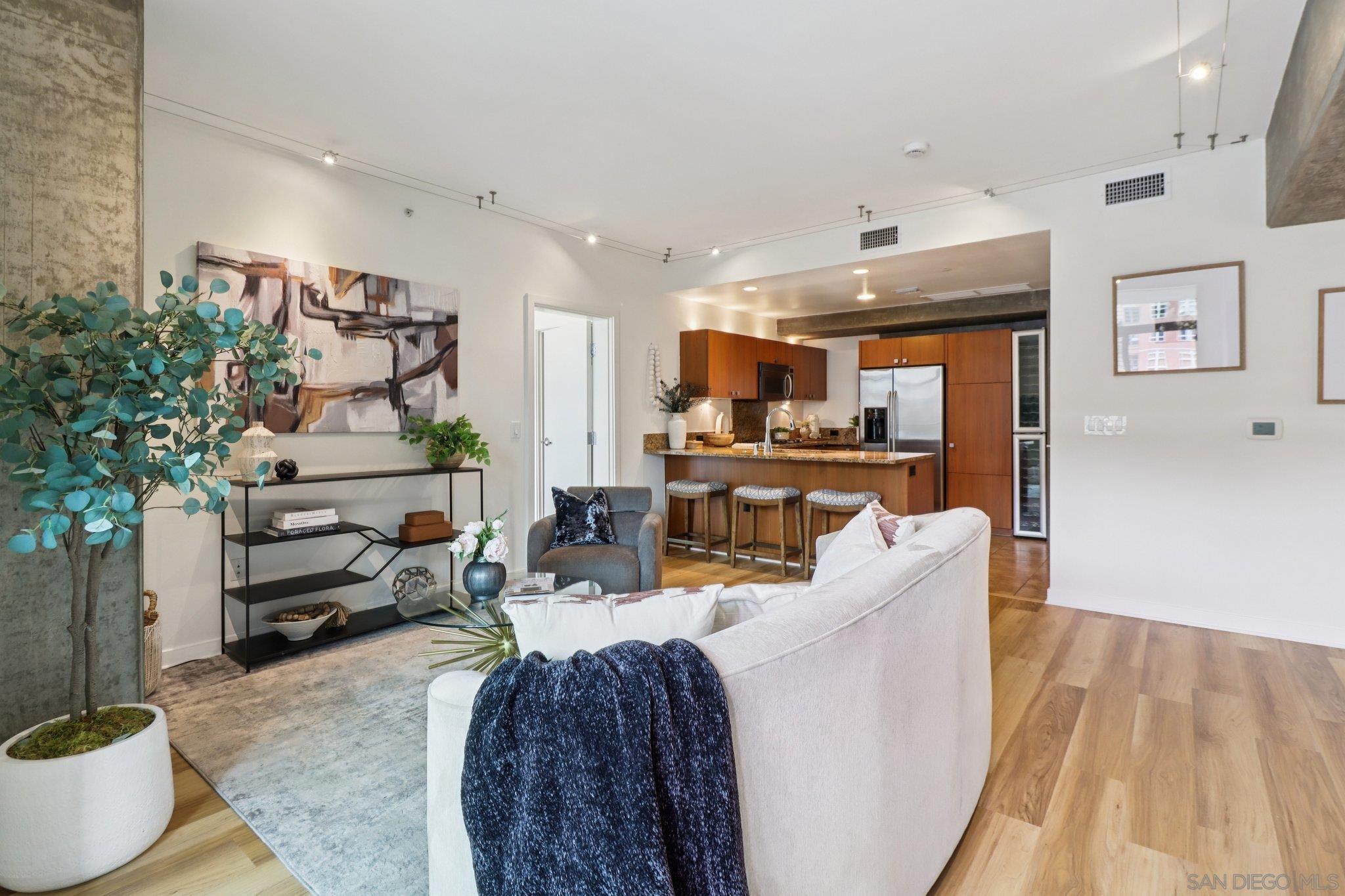 Detail Gallery Image 2 of 64 For 800  the Mark Lane  #607,  San Diego,  CA 92101 - 2 Beds | 2 Baths