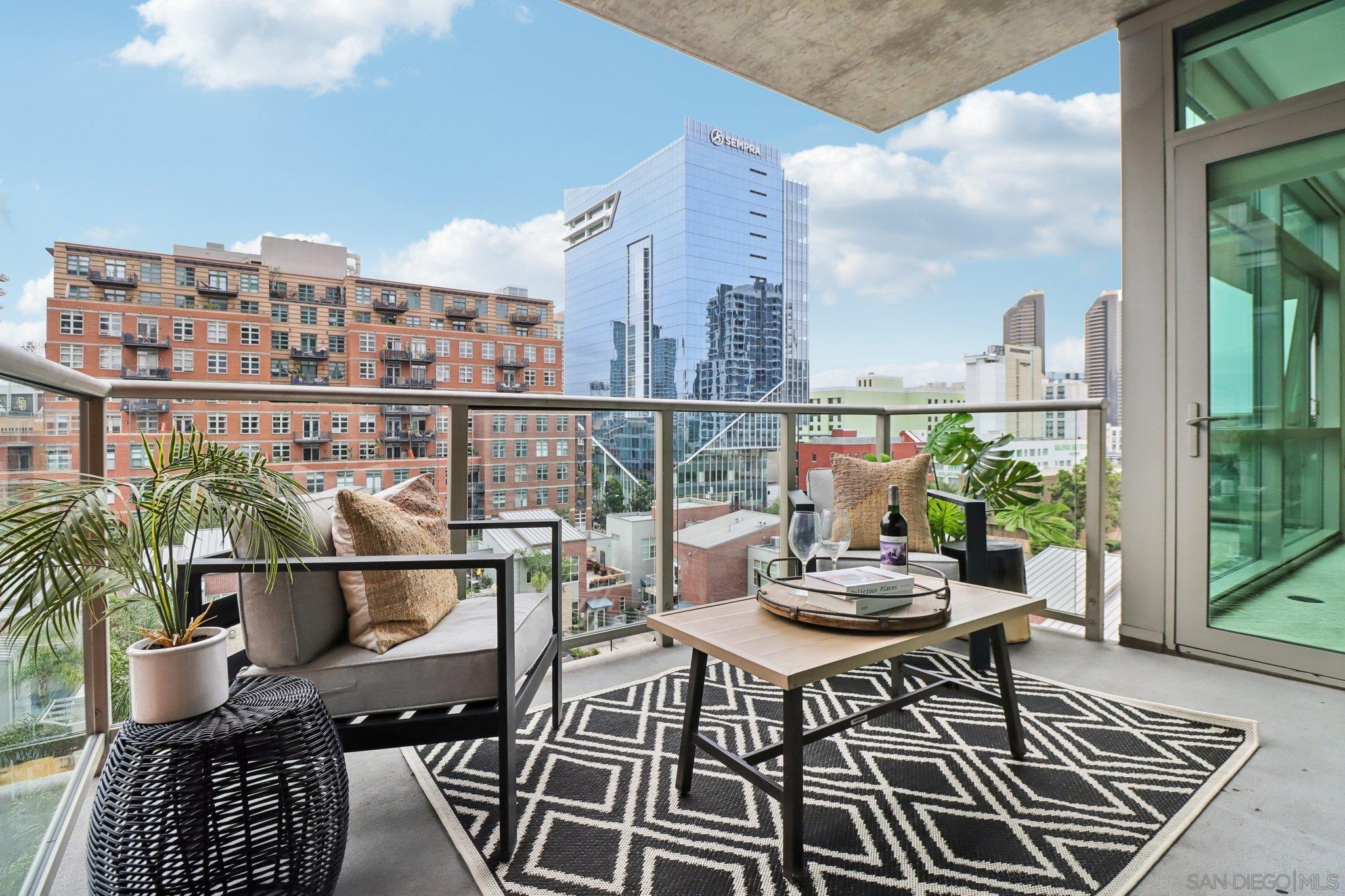 Detail Gallery Image 5 of 64 For 800  the Mark Lane  #607,  San Diego,  CA 92101 - 2 Beds | 2 Baths