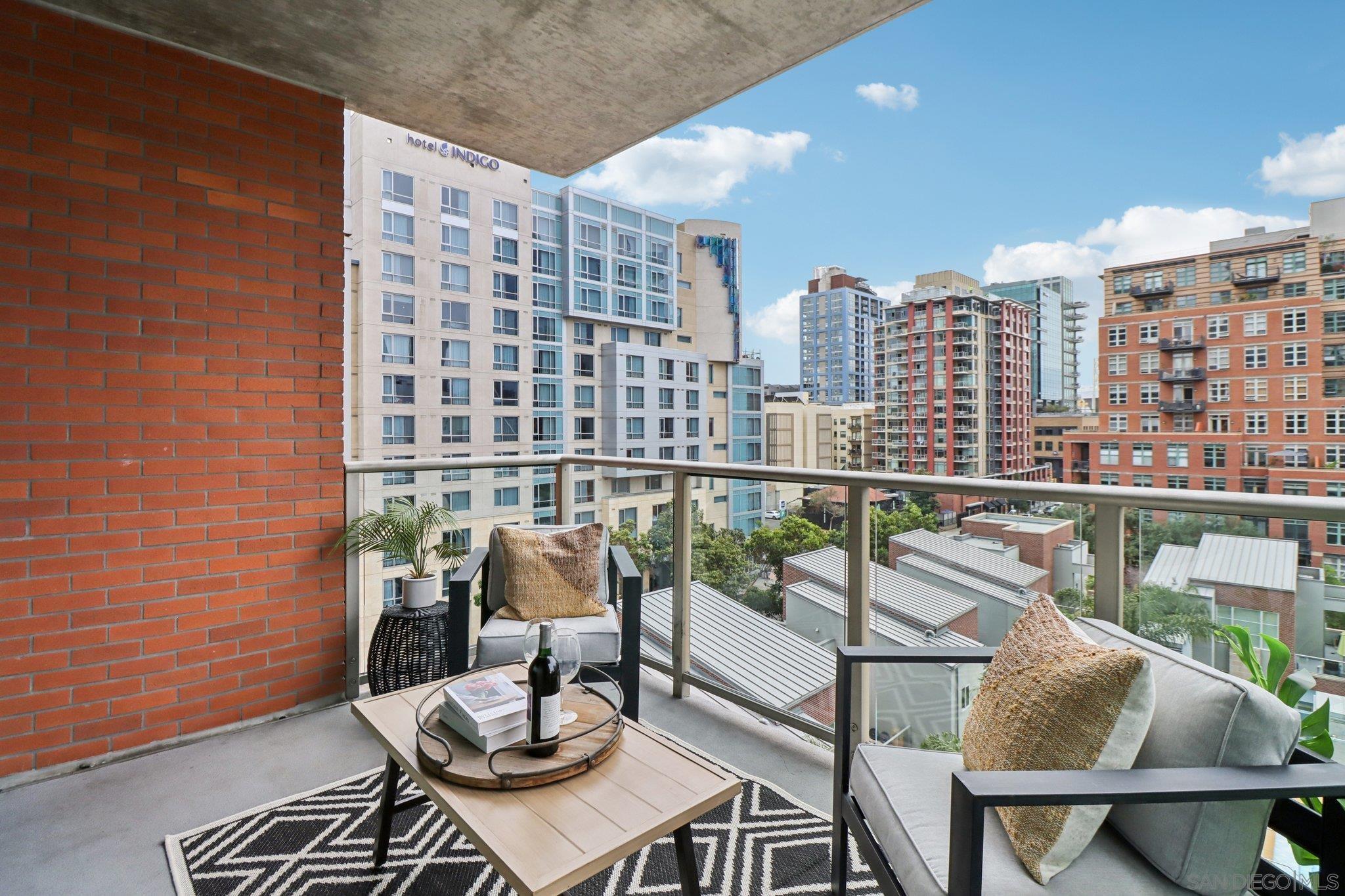 Detail Gallery Image 7 of 64 For 800  the Mark Lane  #607,  San Diego,  CA 92101 - 2 Beds | 2 Baths