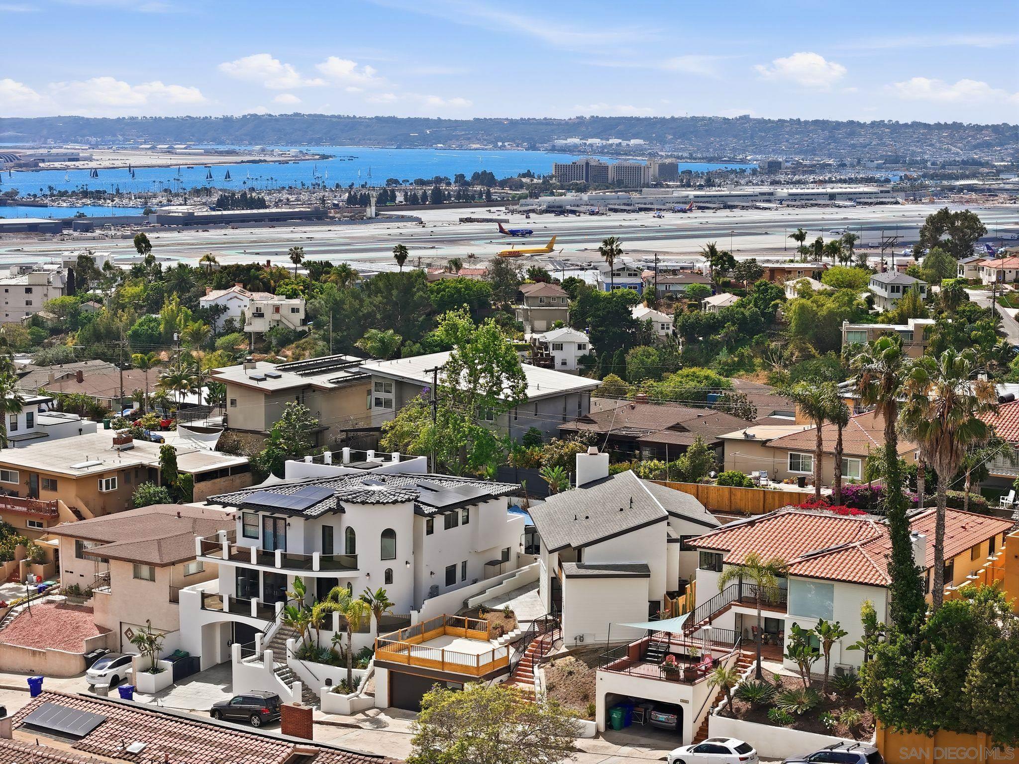 Detail Gallery Image 2 of 46 For 3344  Goldfinch St, San Diego,  CA 92103 - 3 Beds | 2/1 Baths