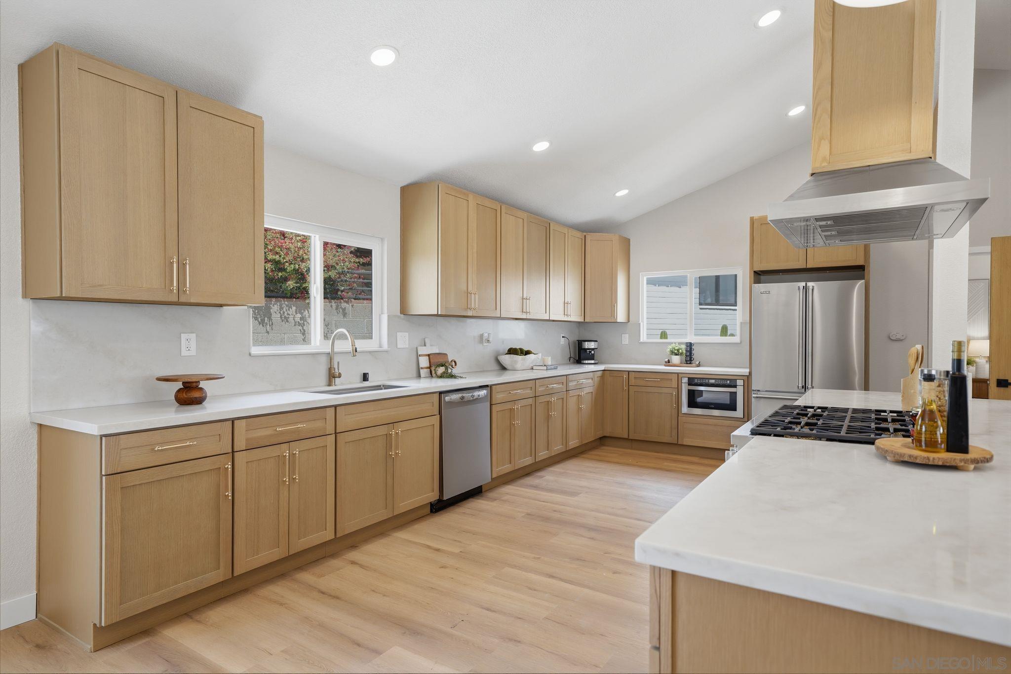 Detail Gallery Image 3 of 46 For 3344  Goldfinch St, San Diego,  CA 92103 - 3 Beds | 2/1 Baths