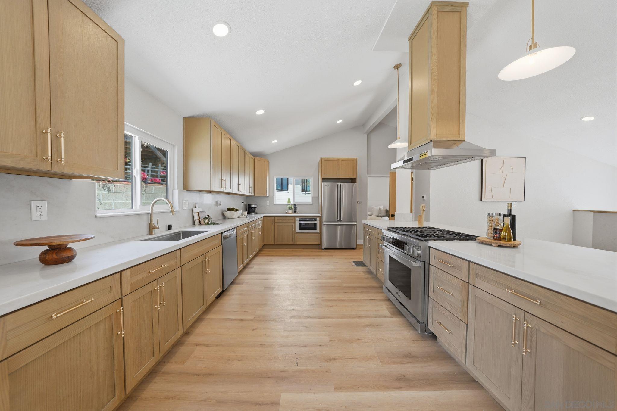 Detail Gallery Image 4 of 46 For 3344  Goldfinch St, San Diego,  CA 92103 - 3 Beds | 2/1 Baths