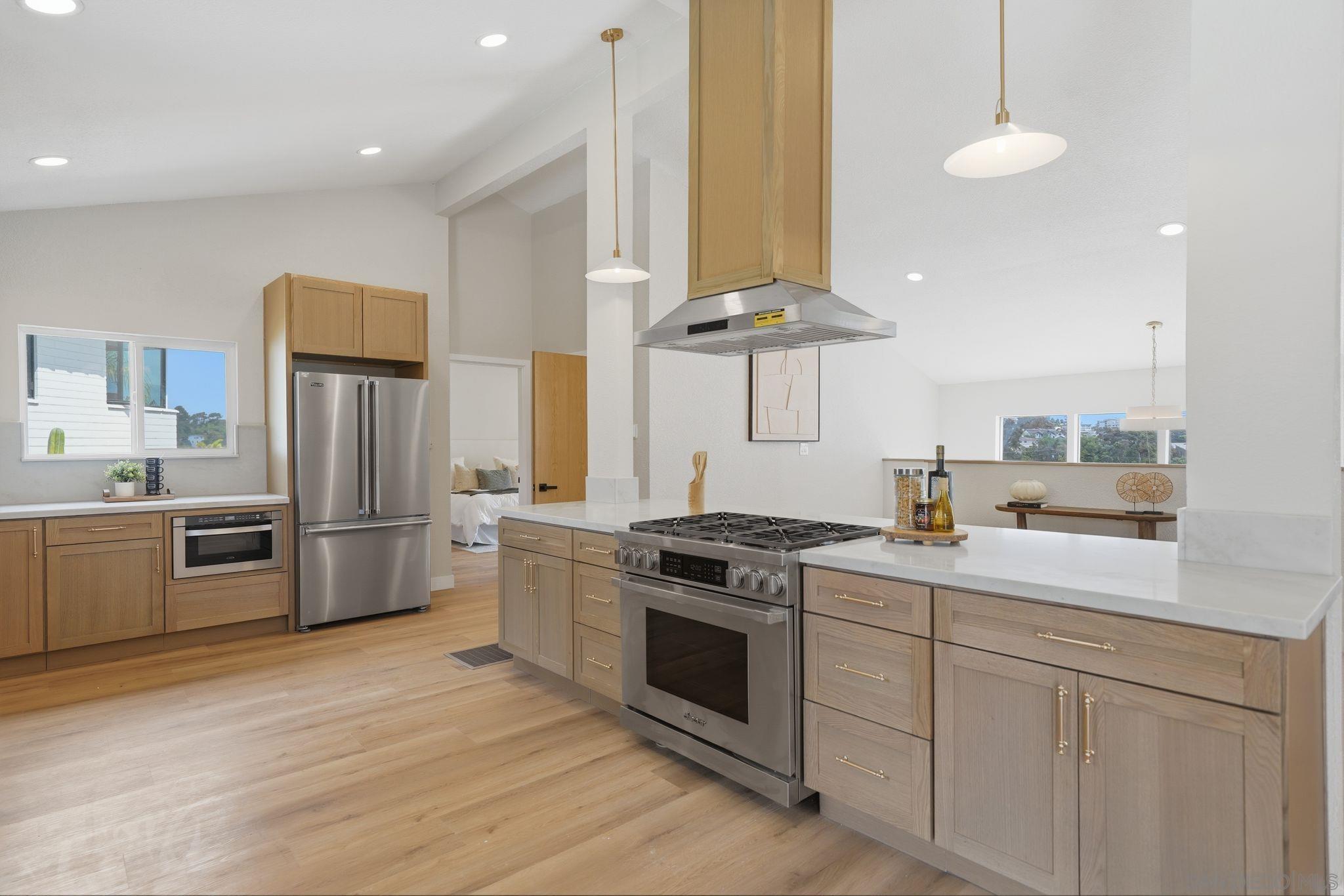 Detail Gallery Image 9 of 46 For 3344  Goldfinch St, San Diego,  CA 92103 - 3 Beds | 2/1 Baths