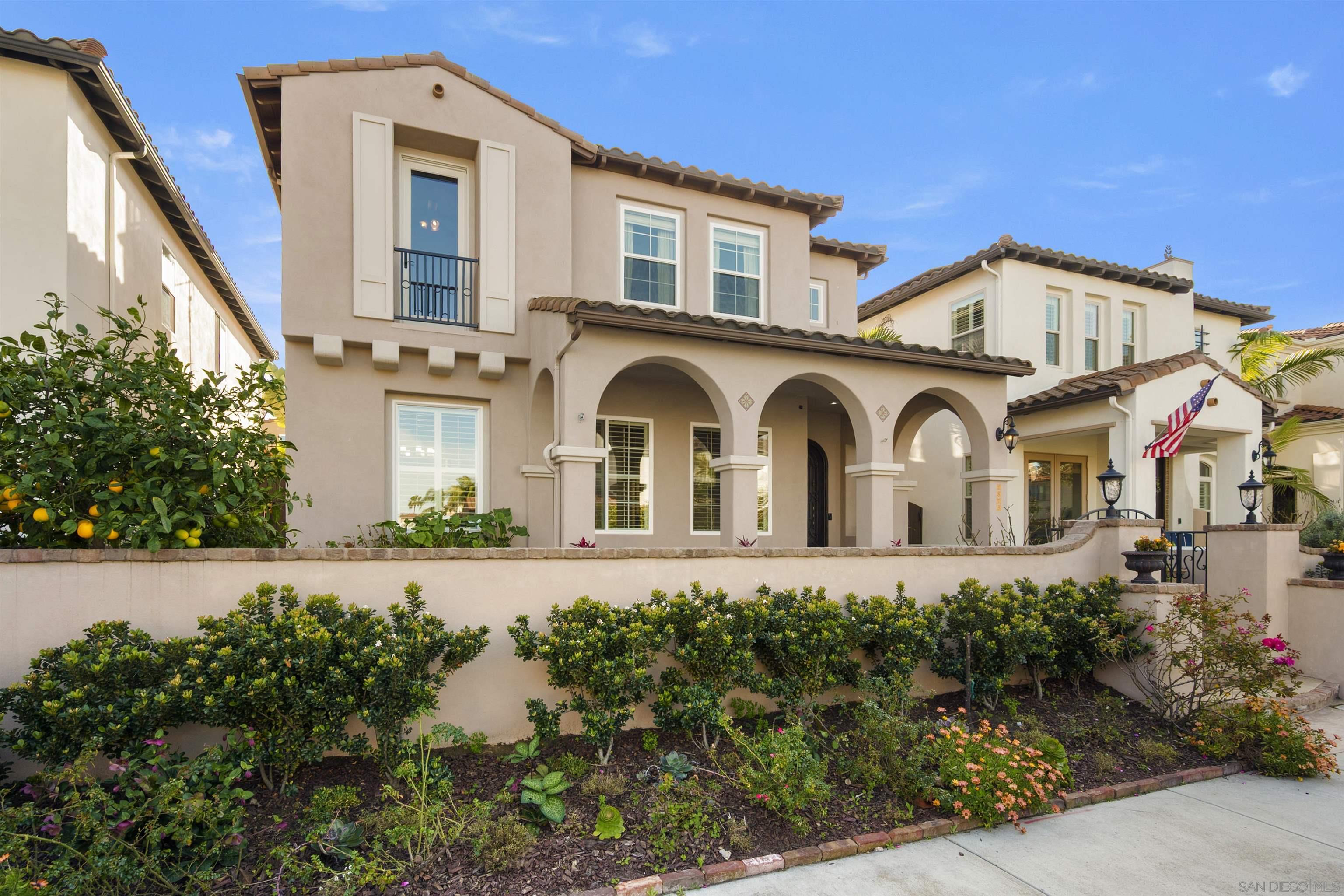 Detail Gallery Image 2 of 54 For 2873 W Bainbridge Rd., San Diego,  CA 92106 - 4 Beds | 3 Baths