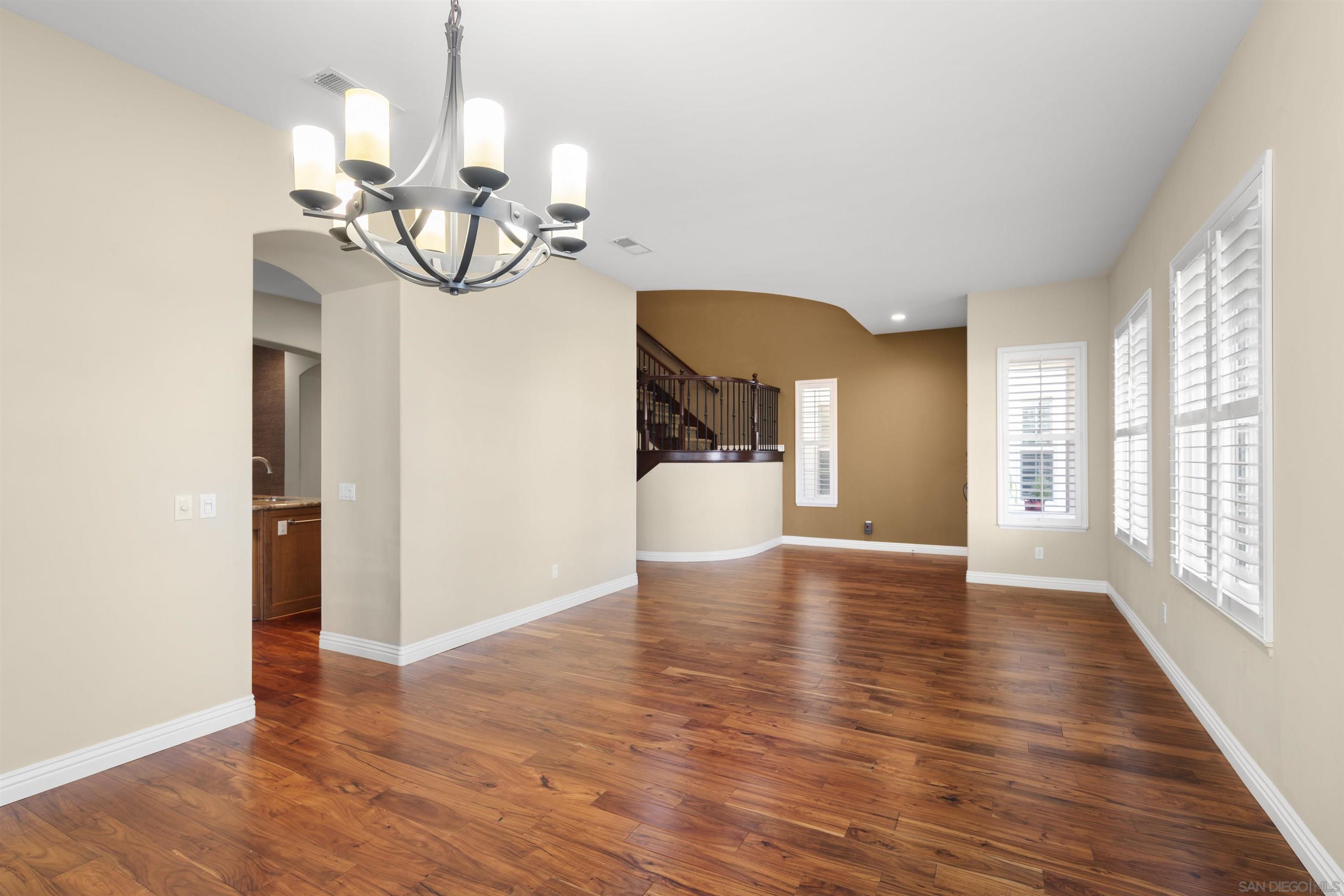 Detail Gallery Image 12 of 54 For 2873 W Bainbridge Rd., San Diego,  CA 92106 - 4 Beds | 3 Baths