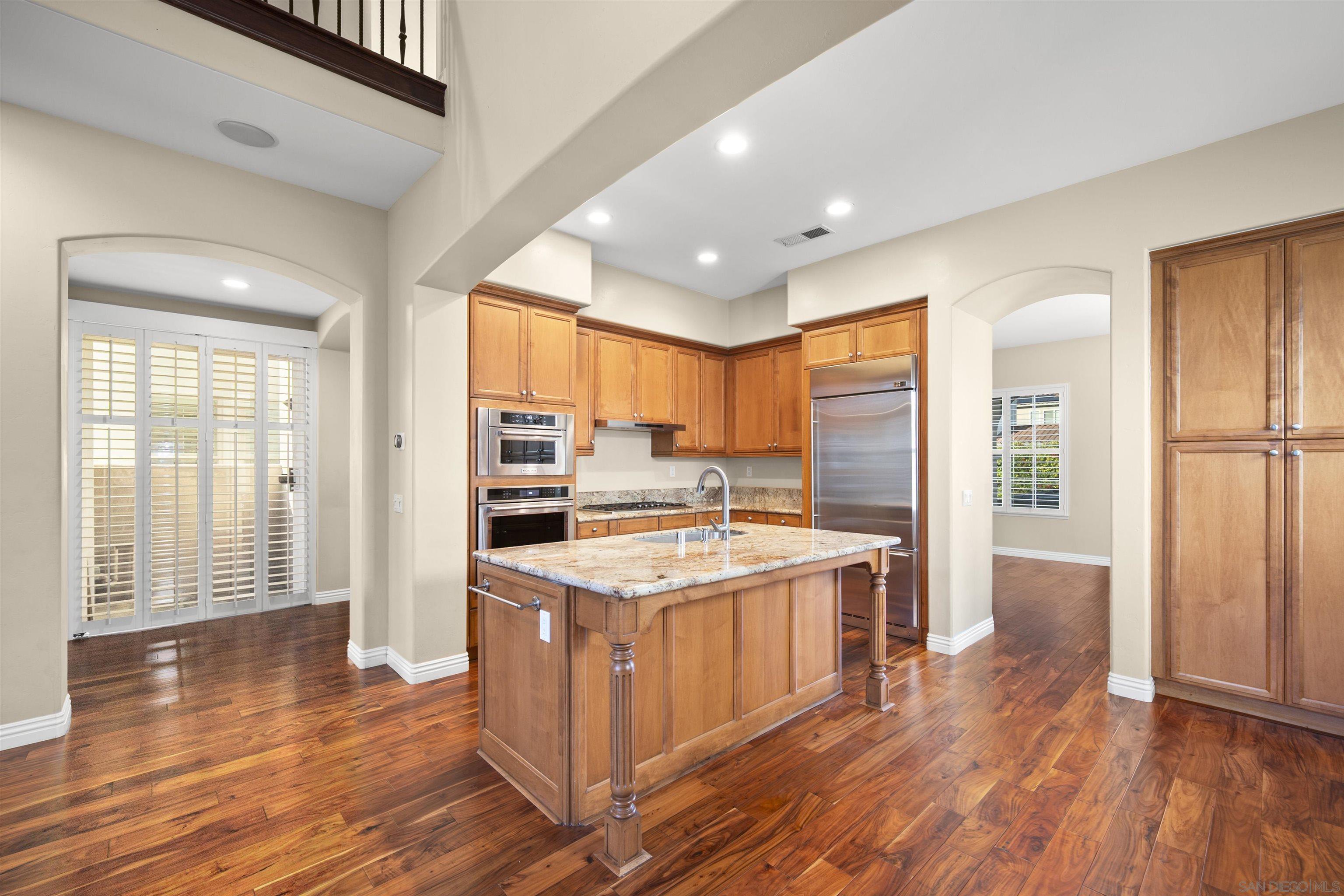 Detail Gallery Image 14 of 54 For 2873 W Bainbridge Rd., San Diego,  CA 92106 - 4 Beds | 3 Baths