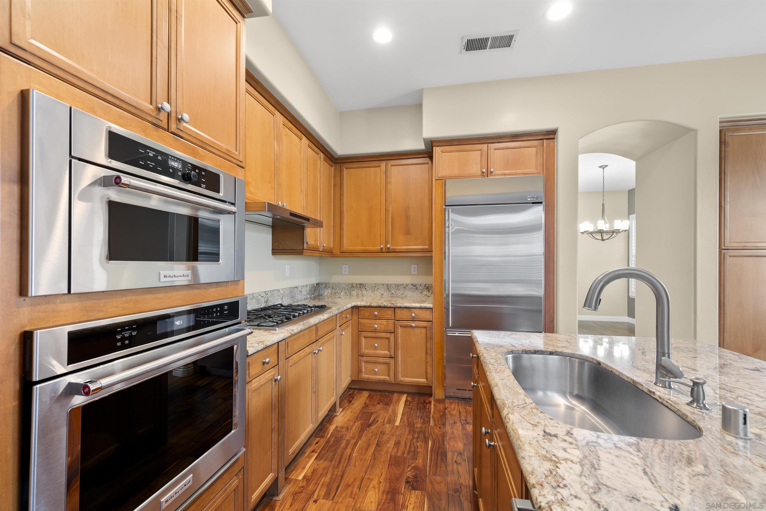 Detail Gallery Image 16 of 54 For 2873 W Bainbridge Rd., San Diego,  CA 92106 - 4 Beds | 3 Baths