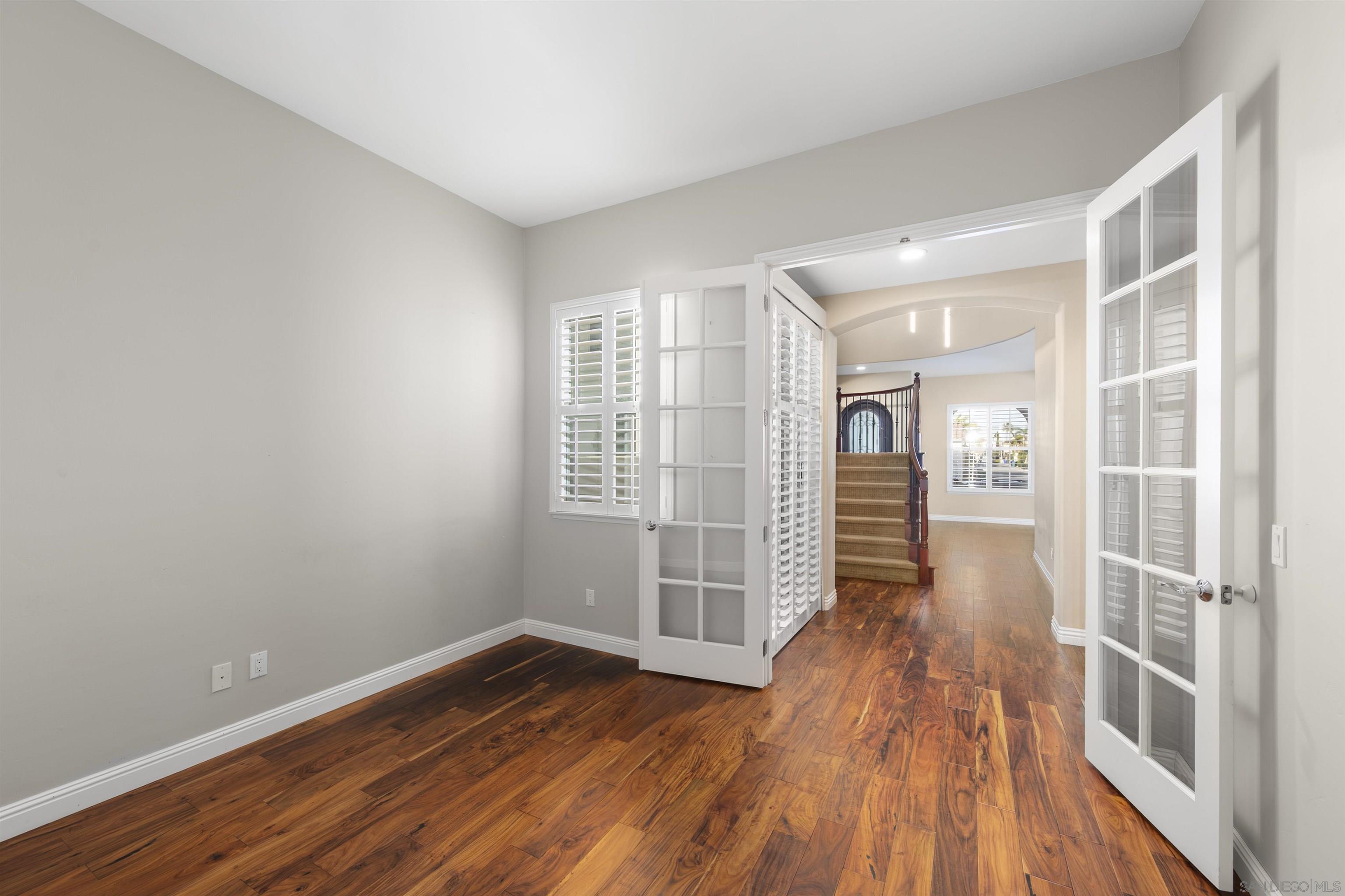 Detail Gallery Image 21 of 54 For 2873 W Bainbridge Rd., San Diego,  CA 92106 - 4 Beds | 3 Baths