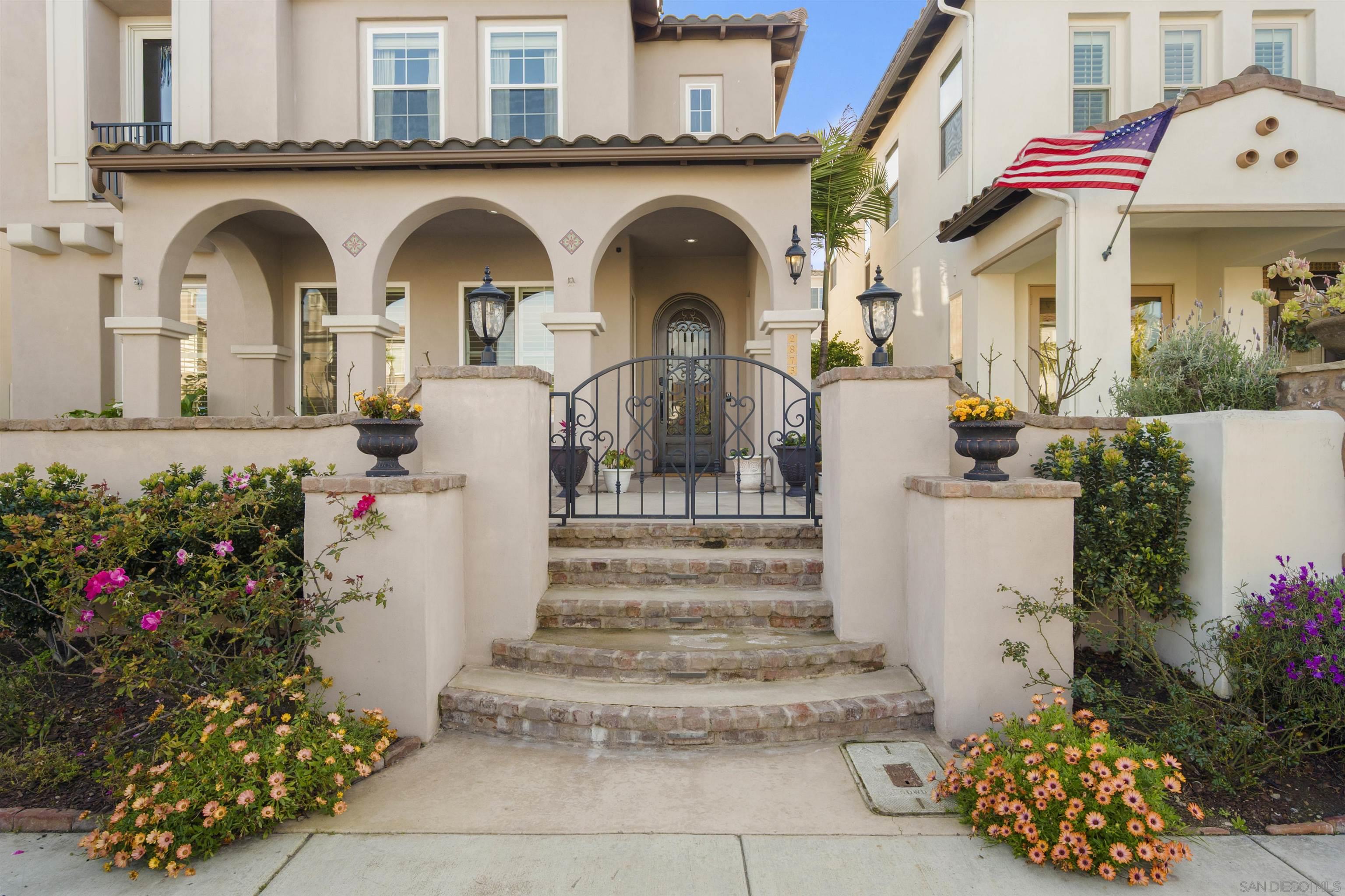 Detail Gallery Image 4 of 54 For 2873 W Bainbridge Rd., San Diego,  CA 92106 - 4 Beds | 3 Baths