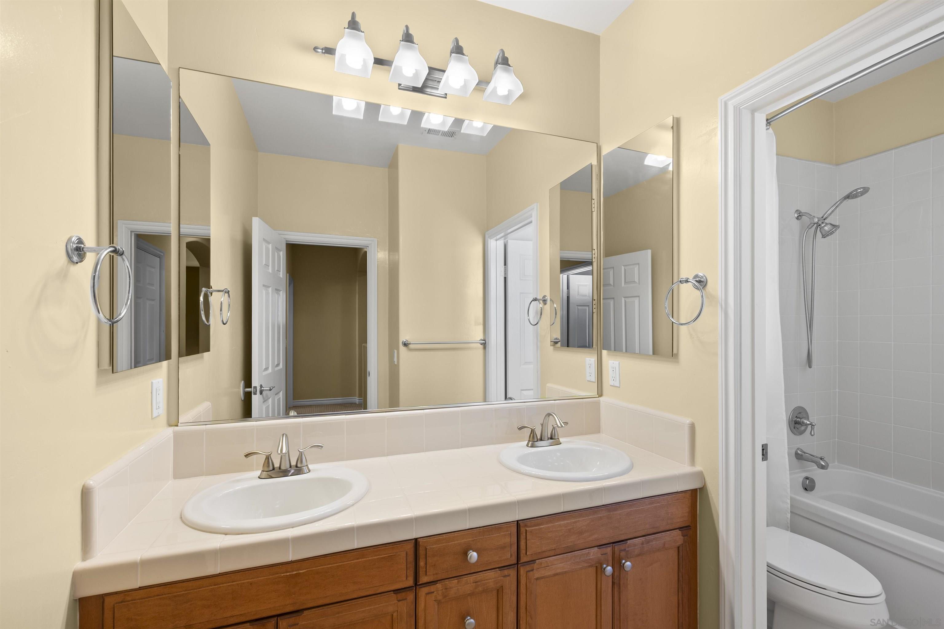 Detail Gallery Image 35 of 54 For 2873 W Bainbridge Rd., San Diego,  CA 92106 - 4 Beds | 3 Baths