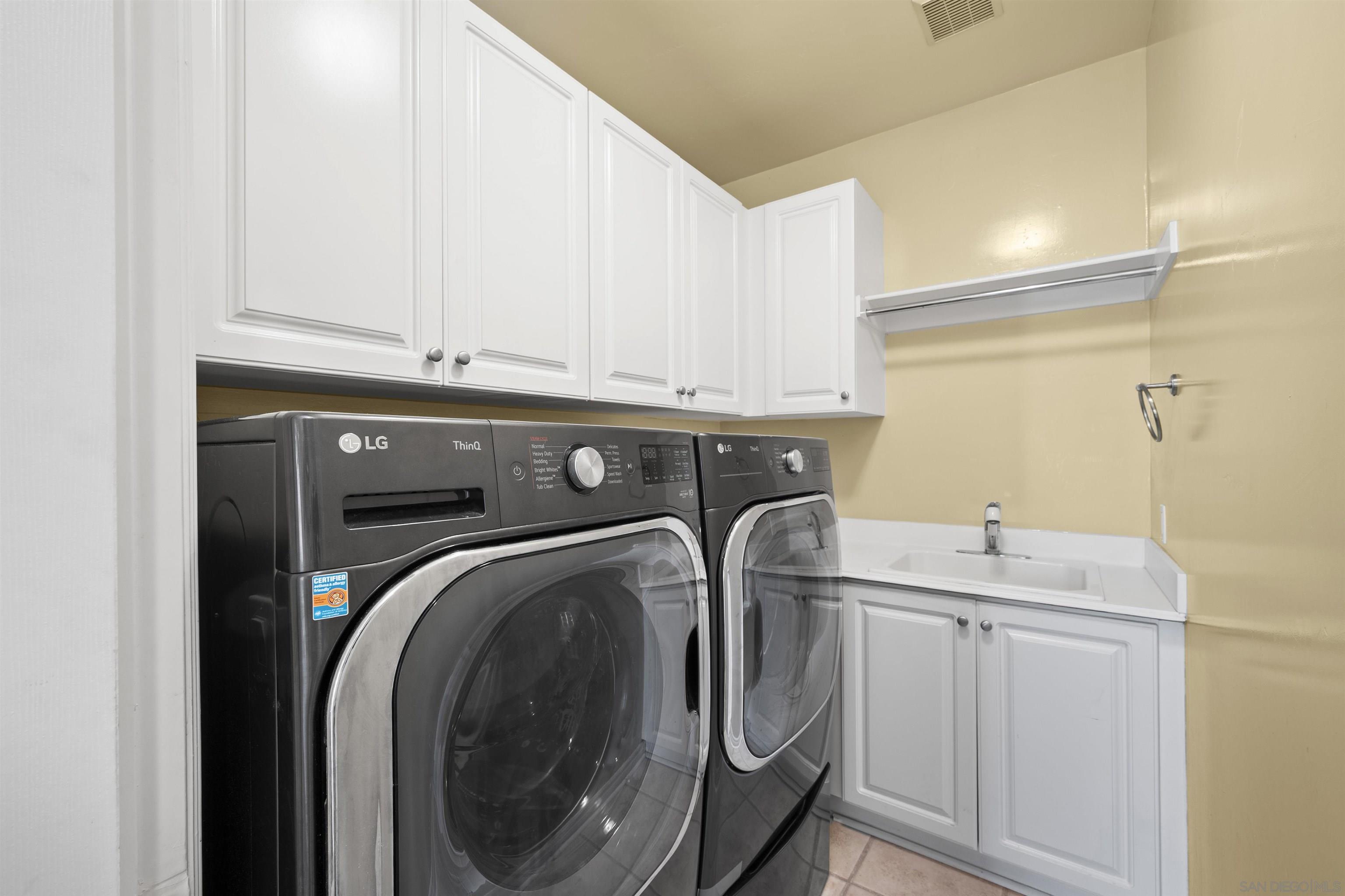 Detail Gallery Image 39 of 54 For 2873 W Bainbridge Rd., San Diego,  CA 92106 - 4 Beds | 3 Baths