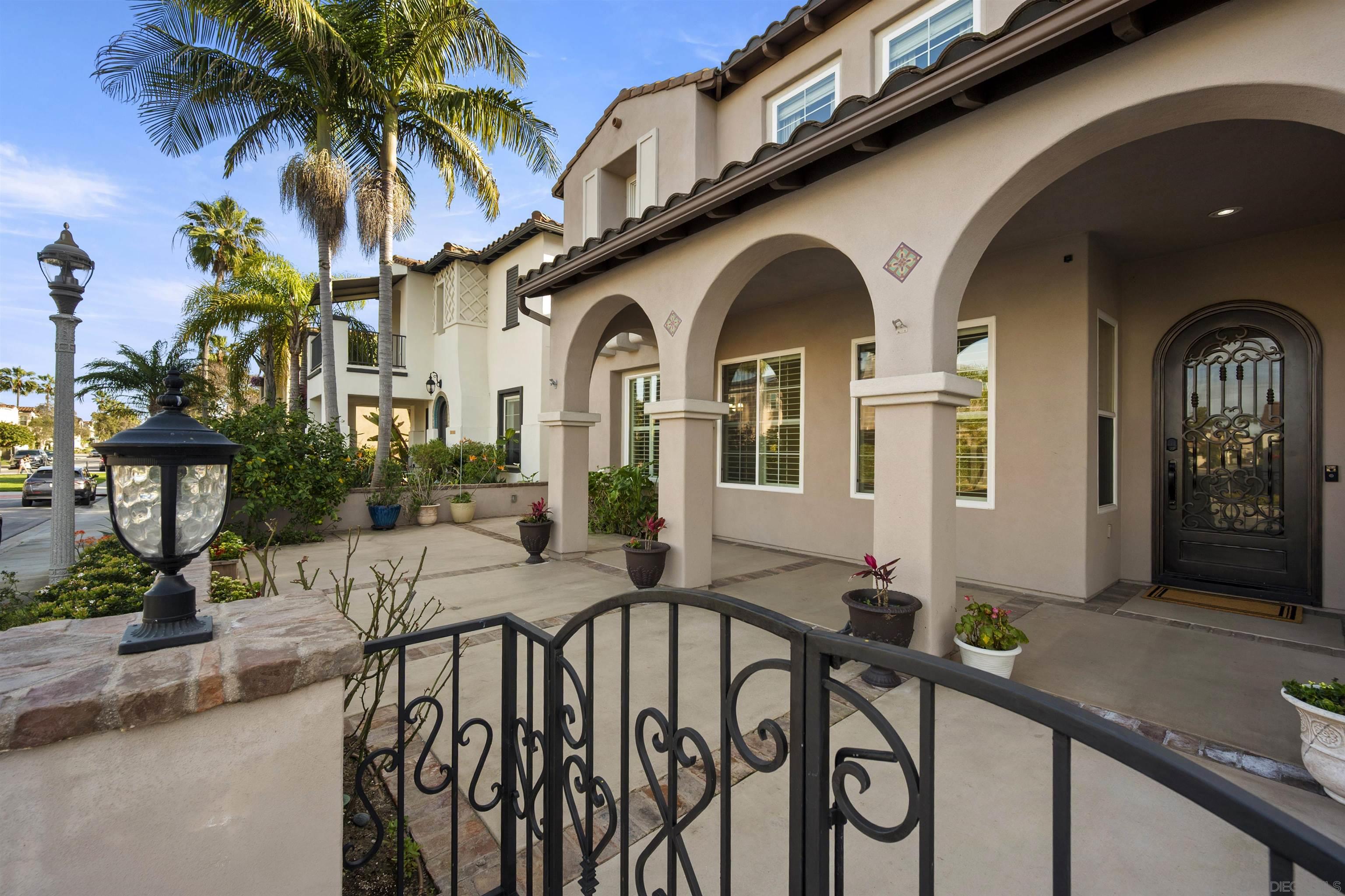 Detail Gallery Image 5 of 54 For 2873 W Bainbridge Rd., San Diego,  CA 92106 - 4 Beds | 3 Baths