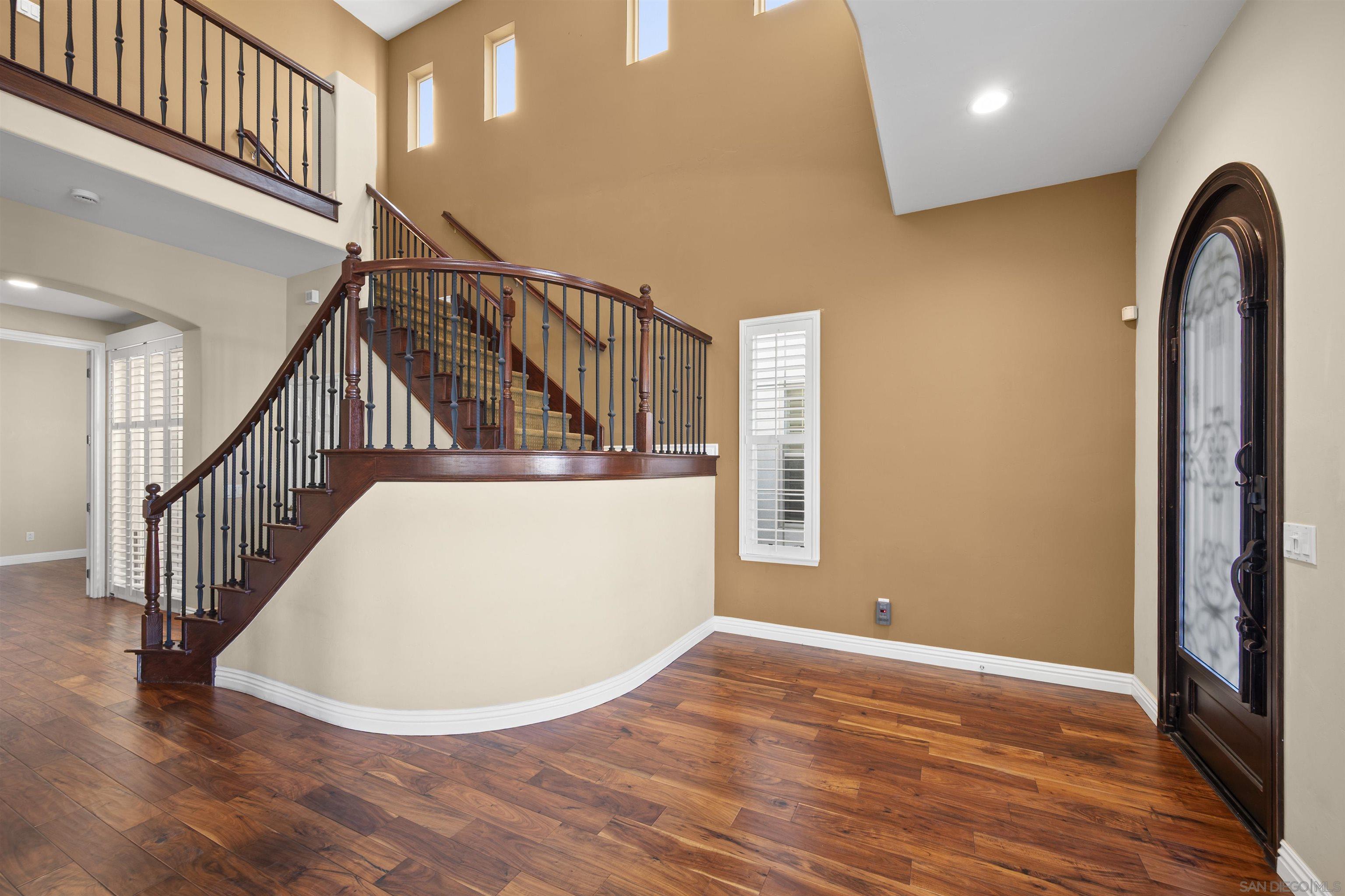 Detail Gallery Image 8 of 54 For 2873 W Bainbridge Rd., San Diego,  CA 92106 - 4 Beds | 3 Baths