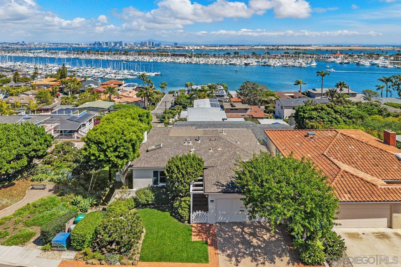 Detail Gallery Image 2 of 48 For 595  Rosecrans Street, San Diego,  CA 92106 - 4 Beds | 2/1 Baths