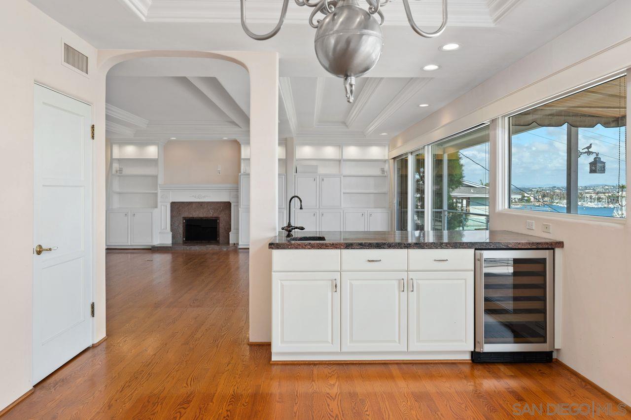 Detail Gallery Image 11 of 48 For 595  Rosecrans Street, San Diego,  CA 92106 - 4 Beds | 2/1 Baths