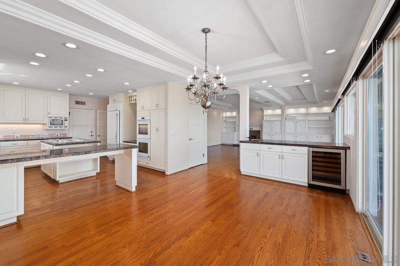 Detail Gallery Image 12 of 48 For 595  Rosecrans Street, San Diego,  CA 92106 - 4 Beds | 2/1 Baths