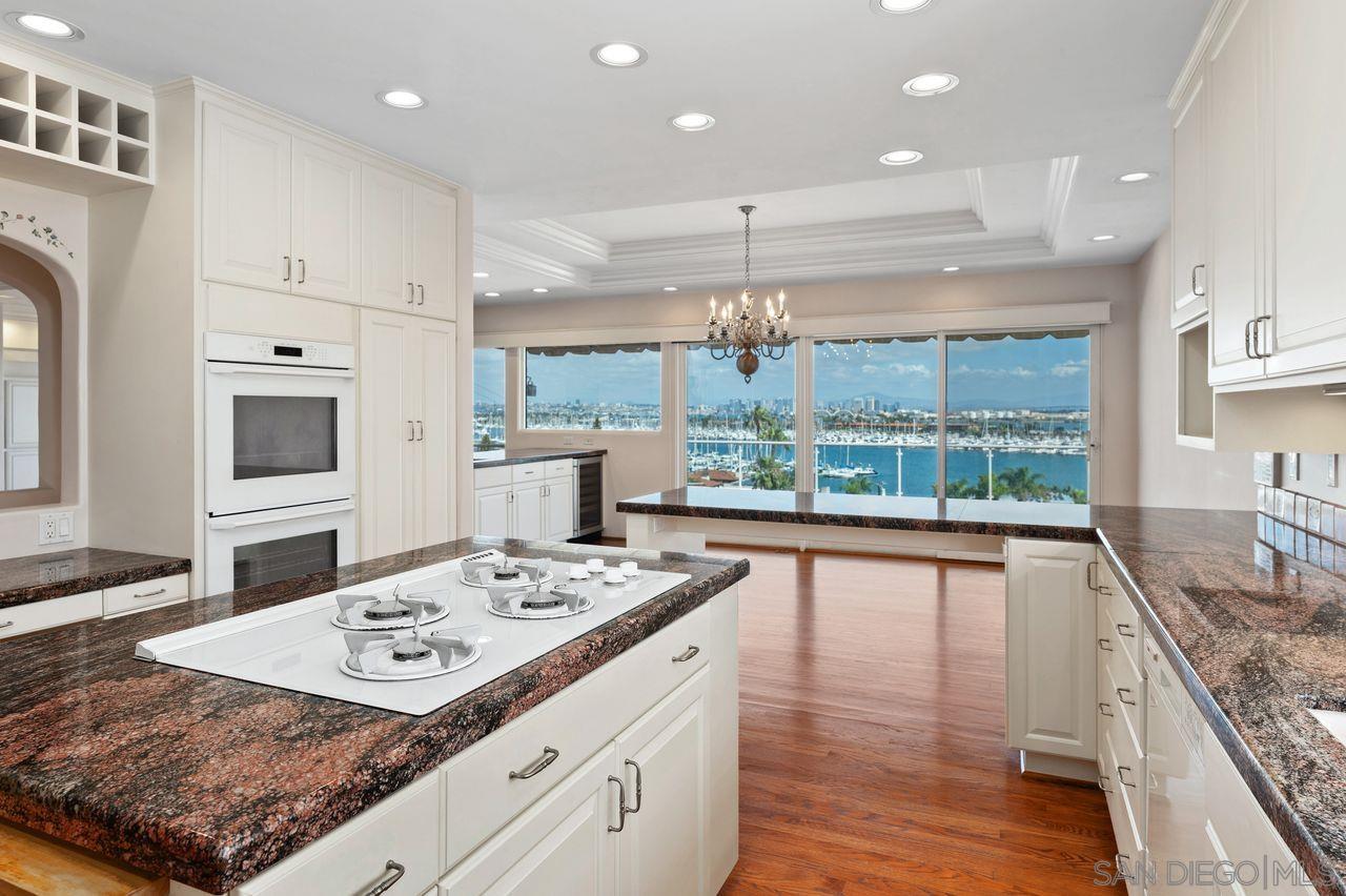 Detail Gallery Image 13 of 48 For 595  Rosecrans Street, San Diego,  CA 92106 - 4 Beds | 2/1 Baths