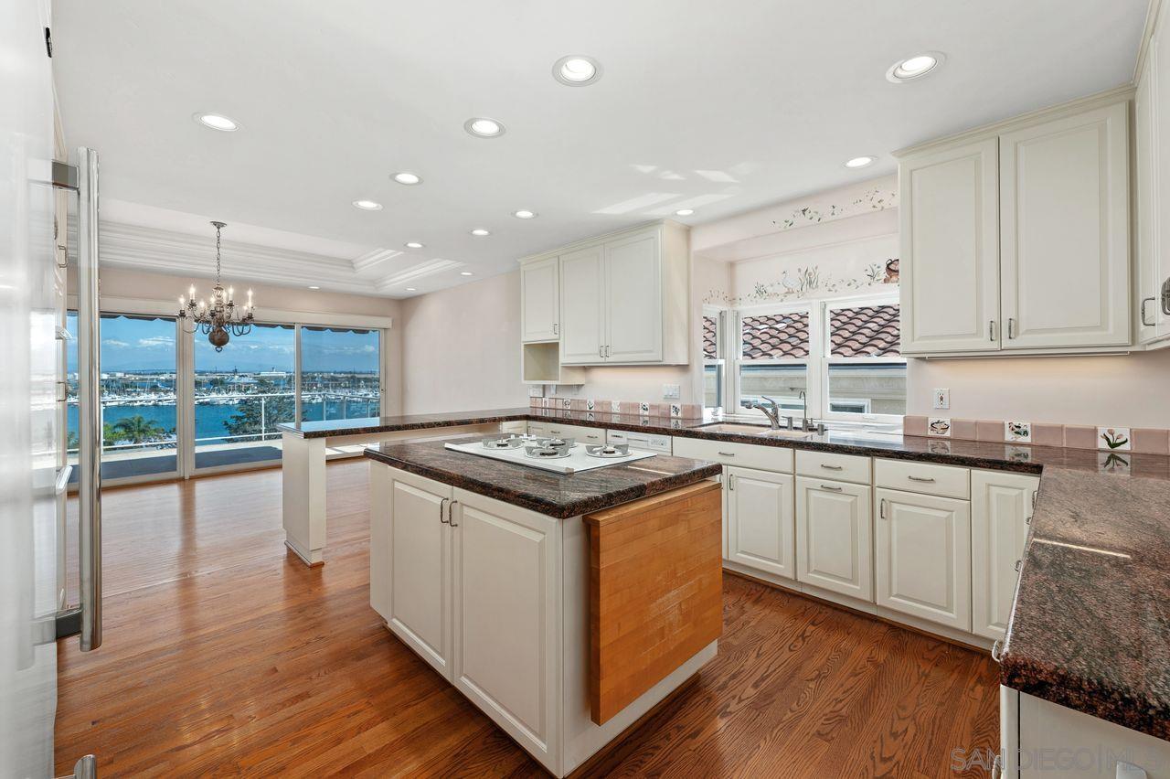 Detail Gallery Image 14 of 48 For 595  Rosecrans Street, San Diego,  CA 92106 - 4 Beds | 2/1 Baths