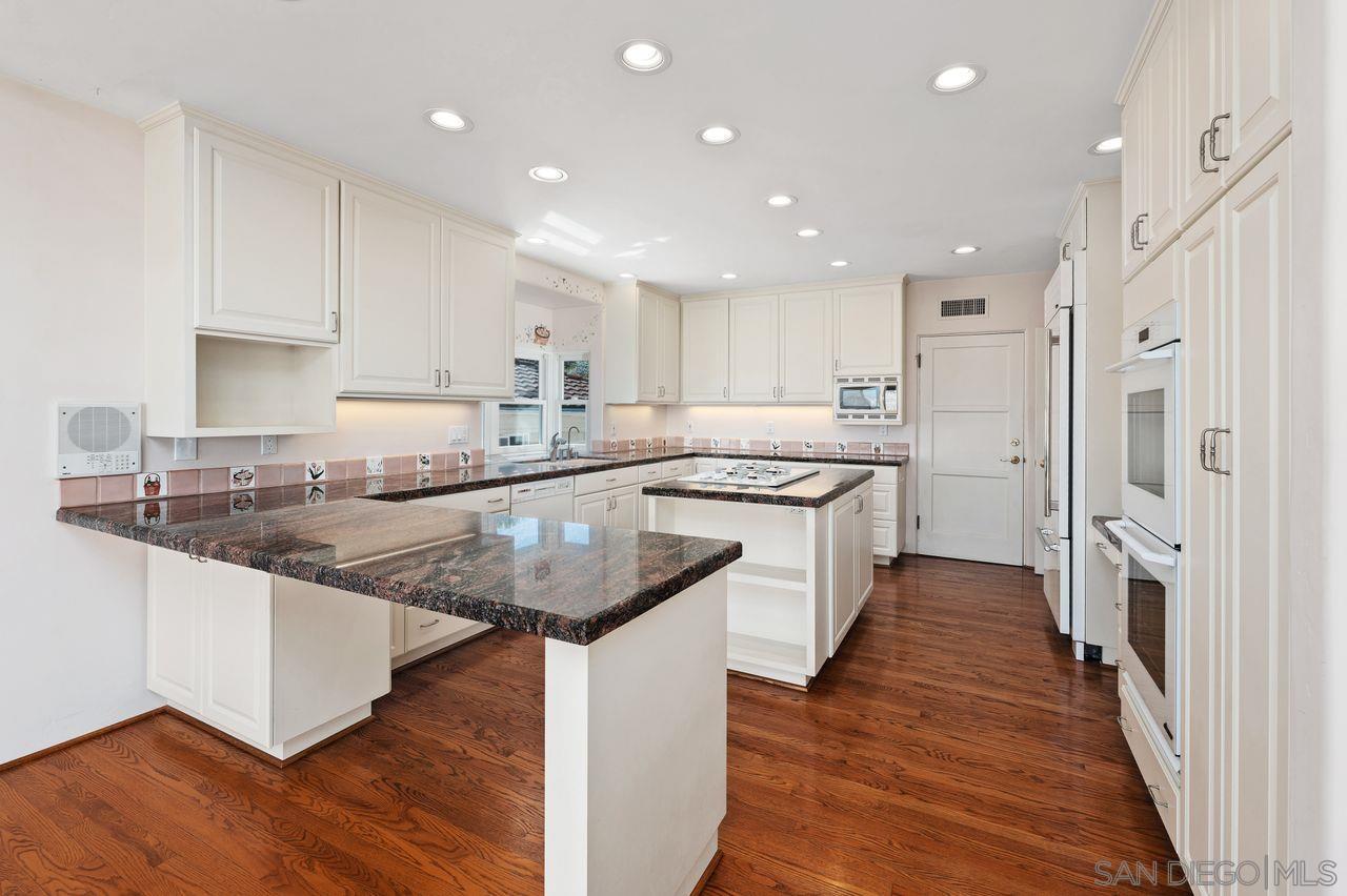 Detail Gallery Image 15 of 48 For 595  Rosecrans Street, San Diego,  CA 92106 - 4 Beds | 2/1 Baths