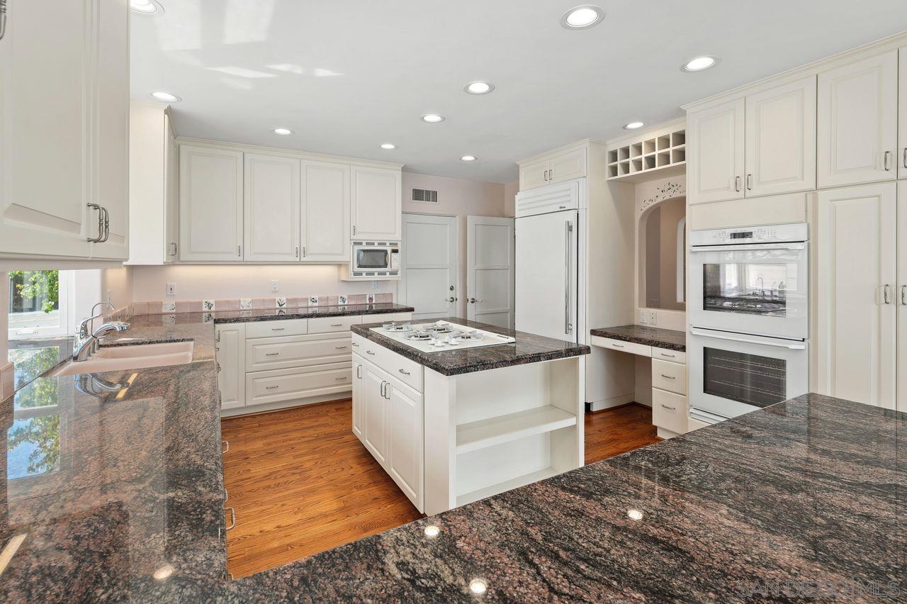 Detail Gallery Image 16 of 48 For 595  Rosecrans Street, San Diego,  CA 92106 - 4 Beds | 2/1 Baths