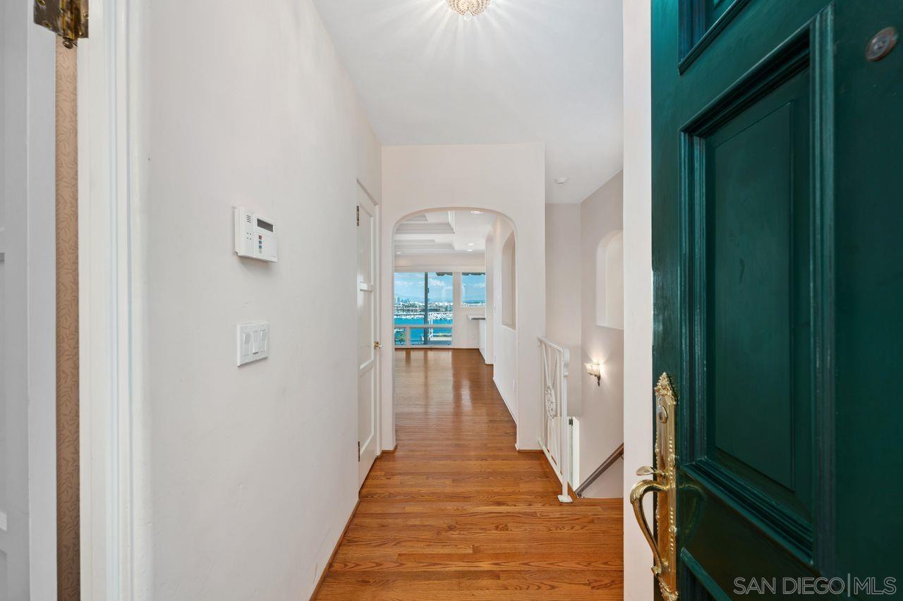 Detail Gallery Image 6 of 48 For 595  Rosecrans Street, San Diego,  CA 92106 - 4 Beds | 2/1 Baths