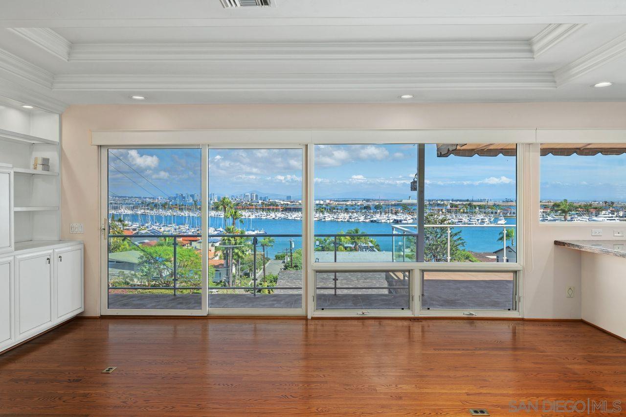 Detail Gallery Image 7 of 48 For 595  Rosecrans Street, San Diego,  CA 92106 - 4 Beds | 2/1 Baths