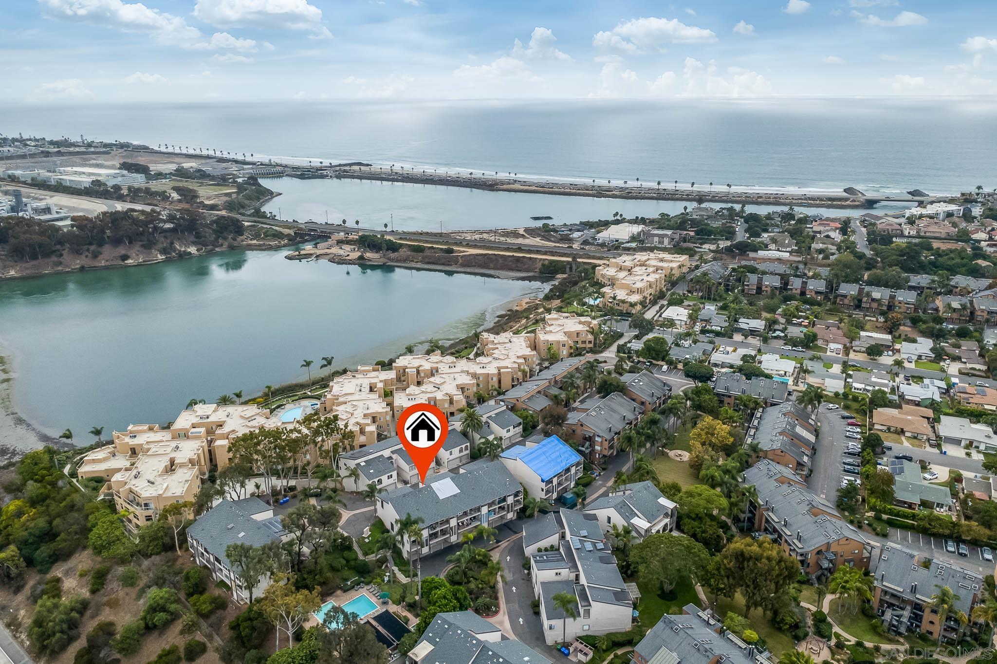 Detail Gallery Image 2 of 31 For 832  Kalpati Cir  #E,  Carlsbad,  CA 92008 - 3 Beds | 2/1 Baths