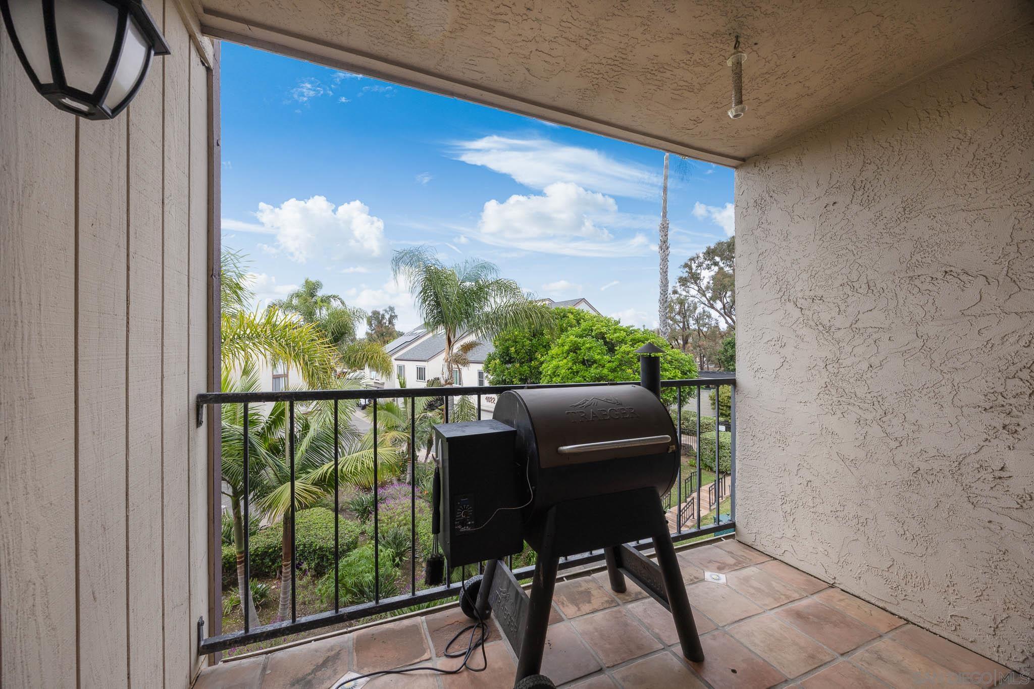 Detail Gallery Image 13 of 31 For 832  Kalpati Cir  #E,  Carlsbad,  CA 92008 - 3 Beds | 2/1 Baths
