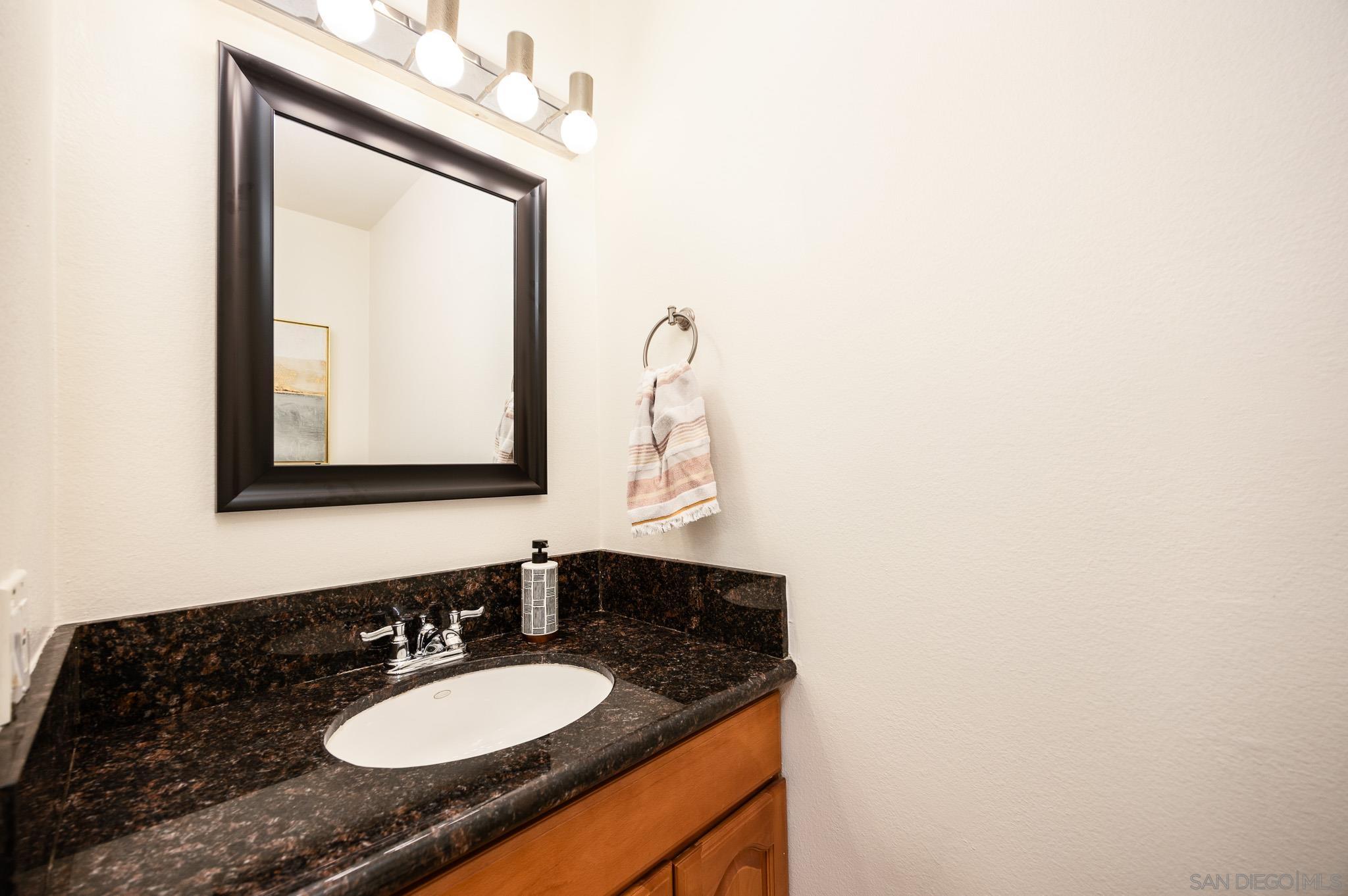 Detail Gallery Image 17 of 31 For 832  Kalpati Cir  #E,  Carlsbad,  CA 92008 - 3 Beds | 2/1 Baths