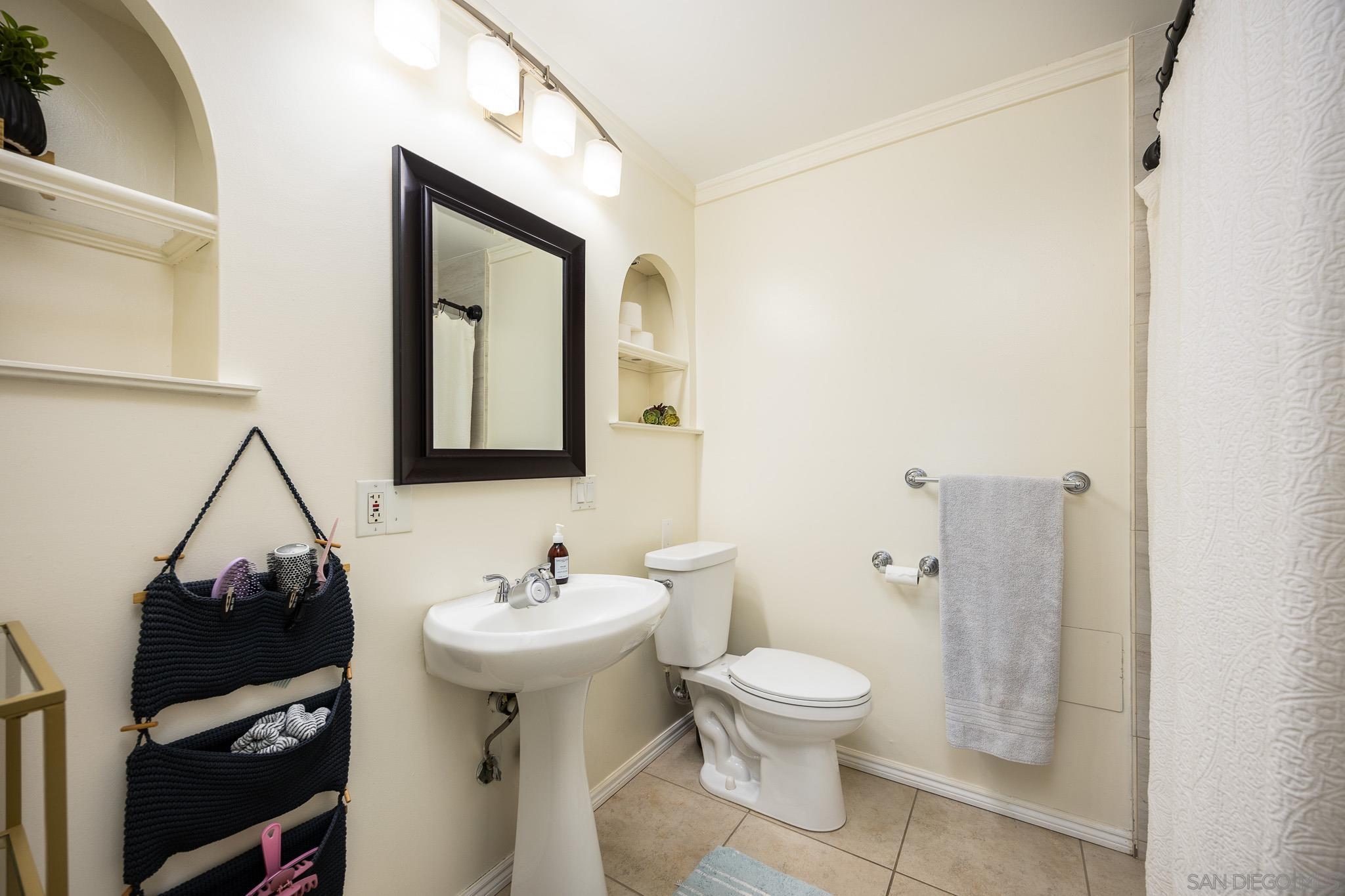 Detail Gallery Image 18 of 31 For 832  Kalpati Cir  #E,  Carlsbad,  CA 92008 - 3 Beds | 2/1 Baths