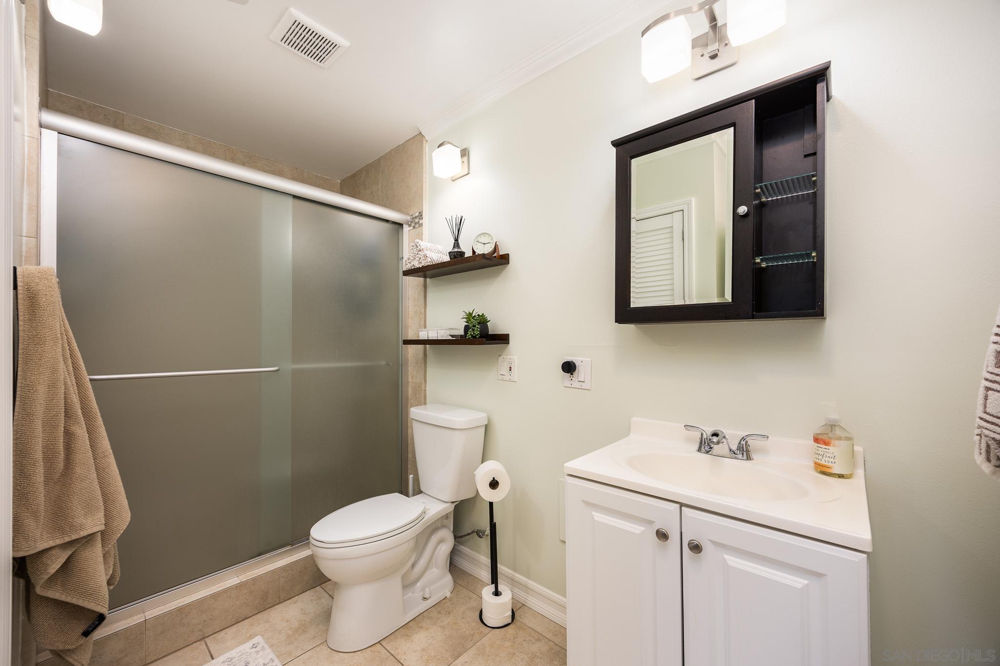 Detail Gallery Image 21 of 31 For 832  Kalpati Cir  #E,  Carlsbad,  CA 92008 - 3 Beds | 2/1 Baths
