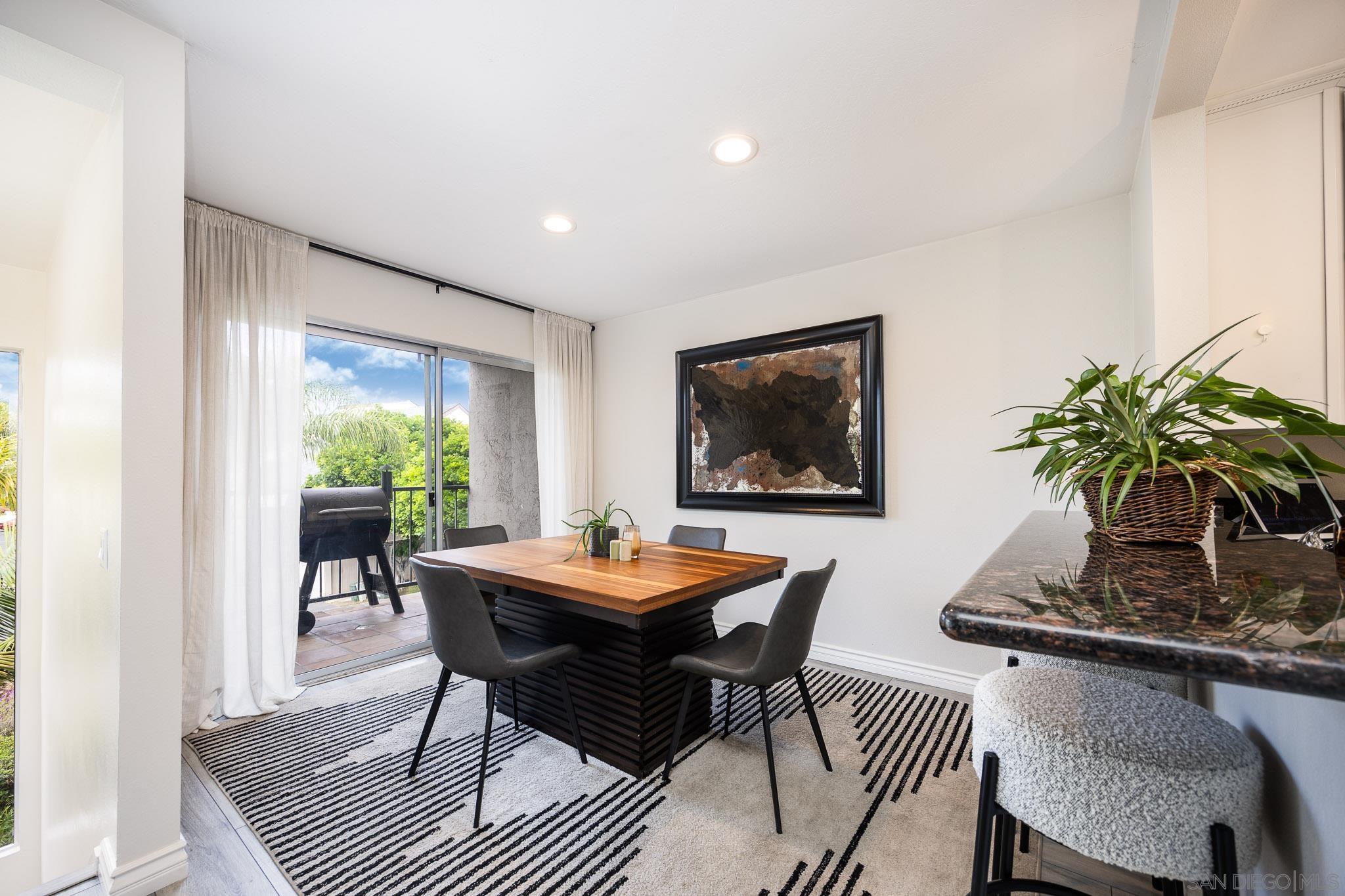 Detail Gallery Image 9 of 31 For 832  Kalpati Cir  #E,  Carlsbad,  CA 92008 - 3 Beds | 2/1 Baths