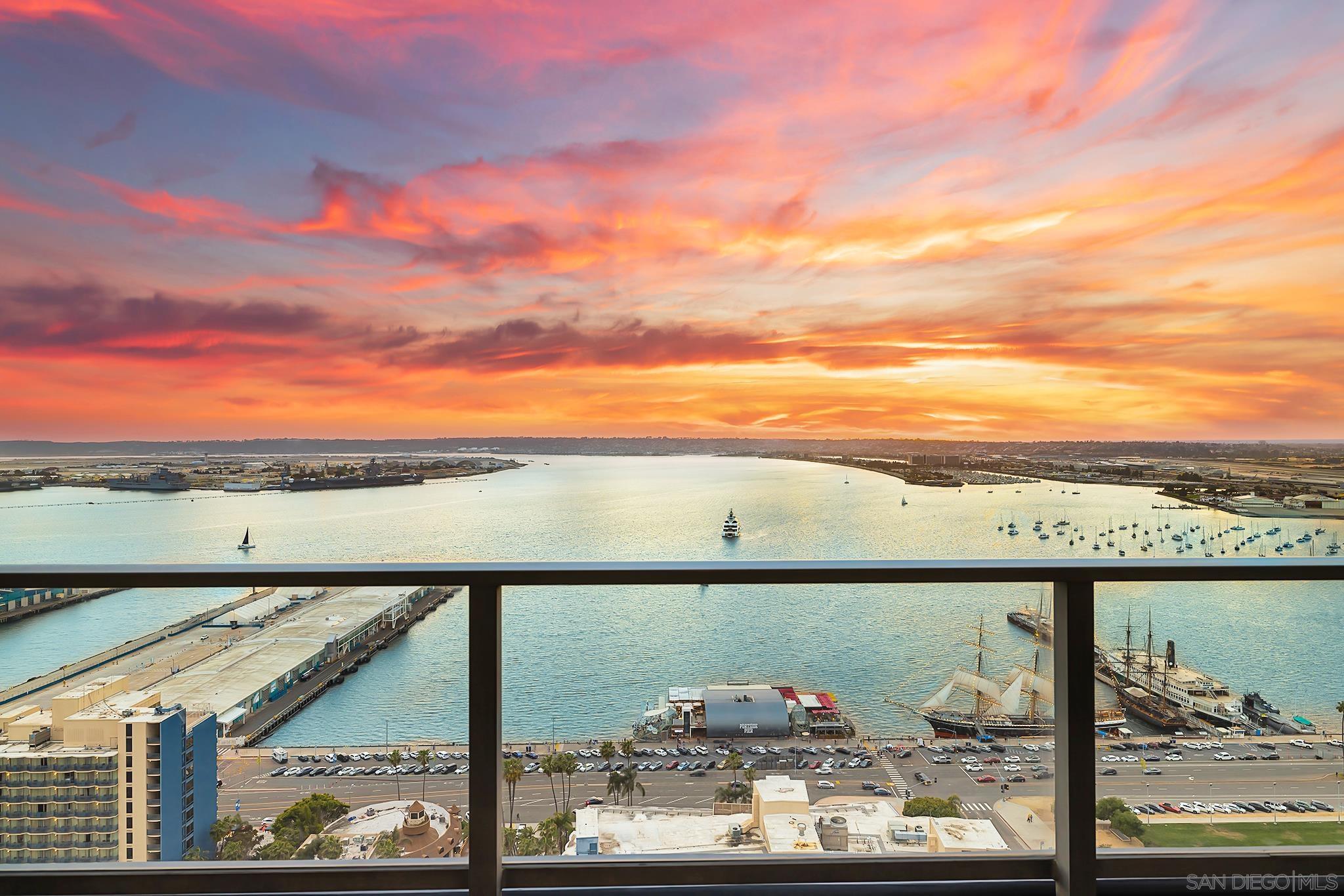 Detail Gallery Image 1 of 45 For 1325  Pacific Hwy  #3301,  San Diego,  CA 92101 - 2 Beds | 2/1 Baths