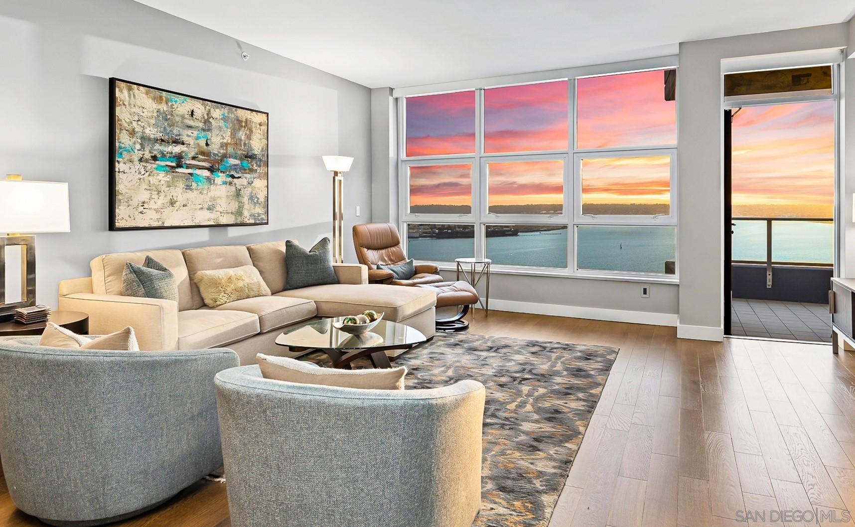 Detail Gallery Image 2 of 45 For 1325  Pacific Hwy  #3301,  San Diego,  CA 92101 - 2 Beds | 2/1 Baths
