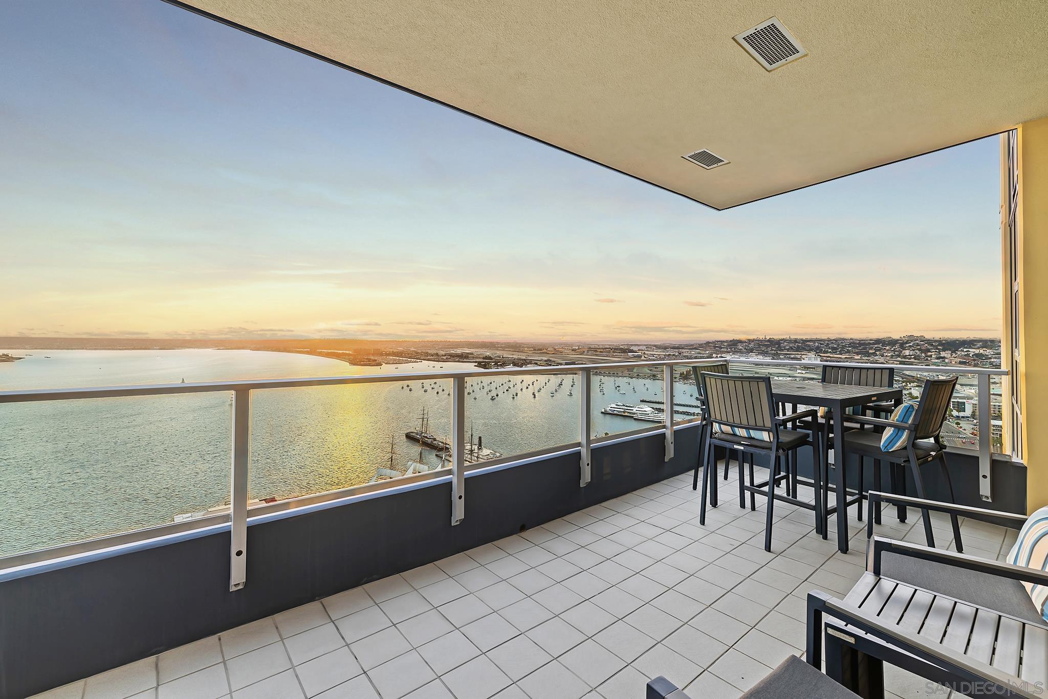 Detail Gallery Image 11 of 45 For 1325  Pacific Hwy  #3301,  San Diego,  CA 92101 - 2 Beds | 2/1 Baths