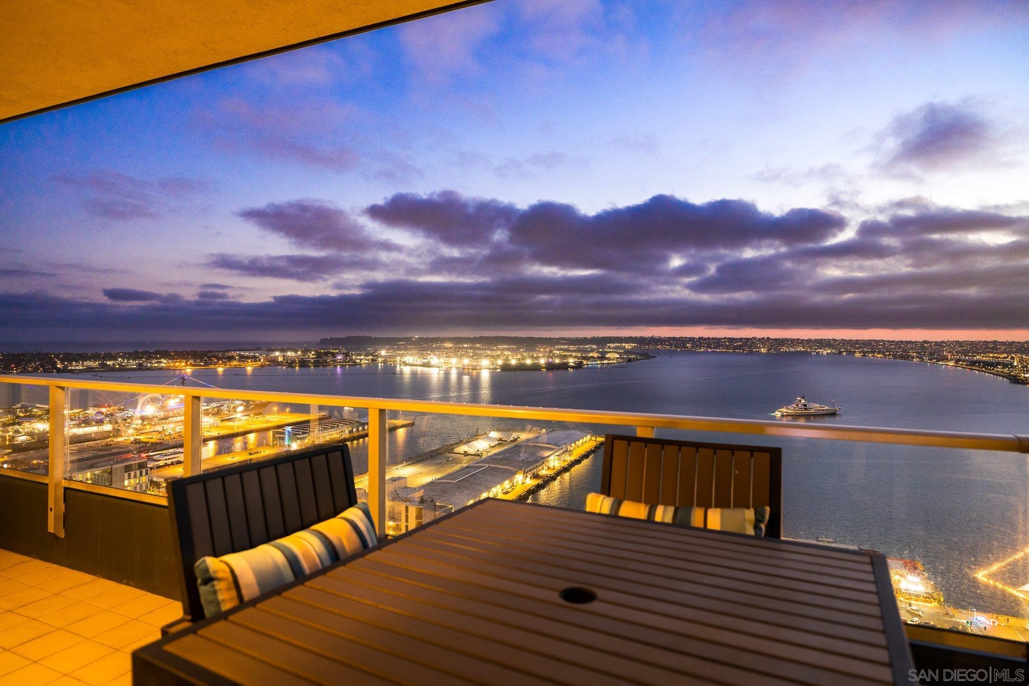 Detail Gallery Image 16 of 45 For 1325  Pacific Hwy  #3301,  San Diego,  CA 92101 - 2 Beds | 2/1 Baths