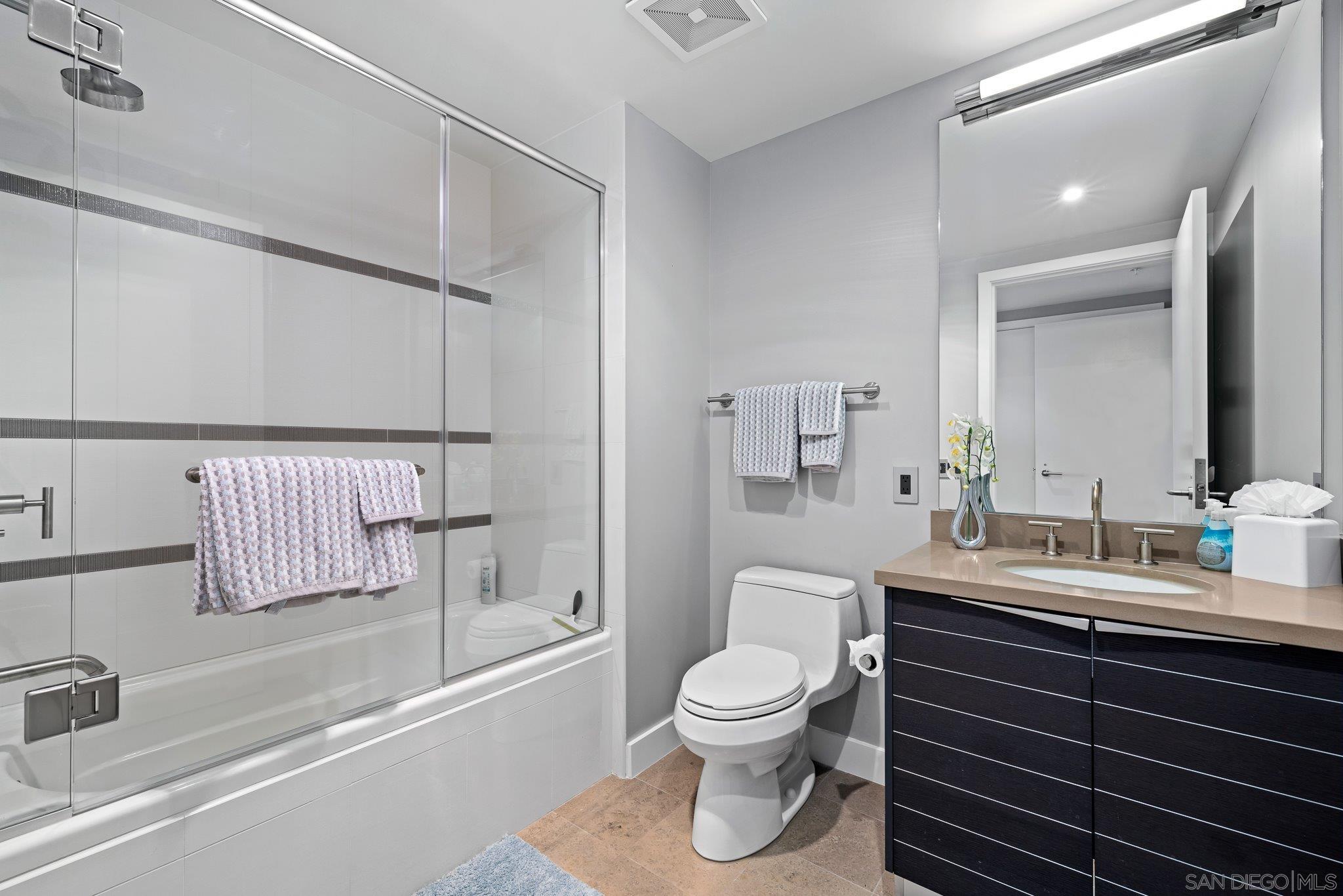 Detail Gallery Image 23 of 45 For 1325  Pacific Hwy  #3301,  San Diego,  CA 92101 - 2 Beds | 2/1 Baths