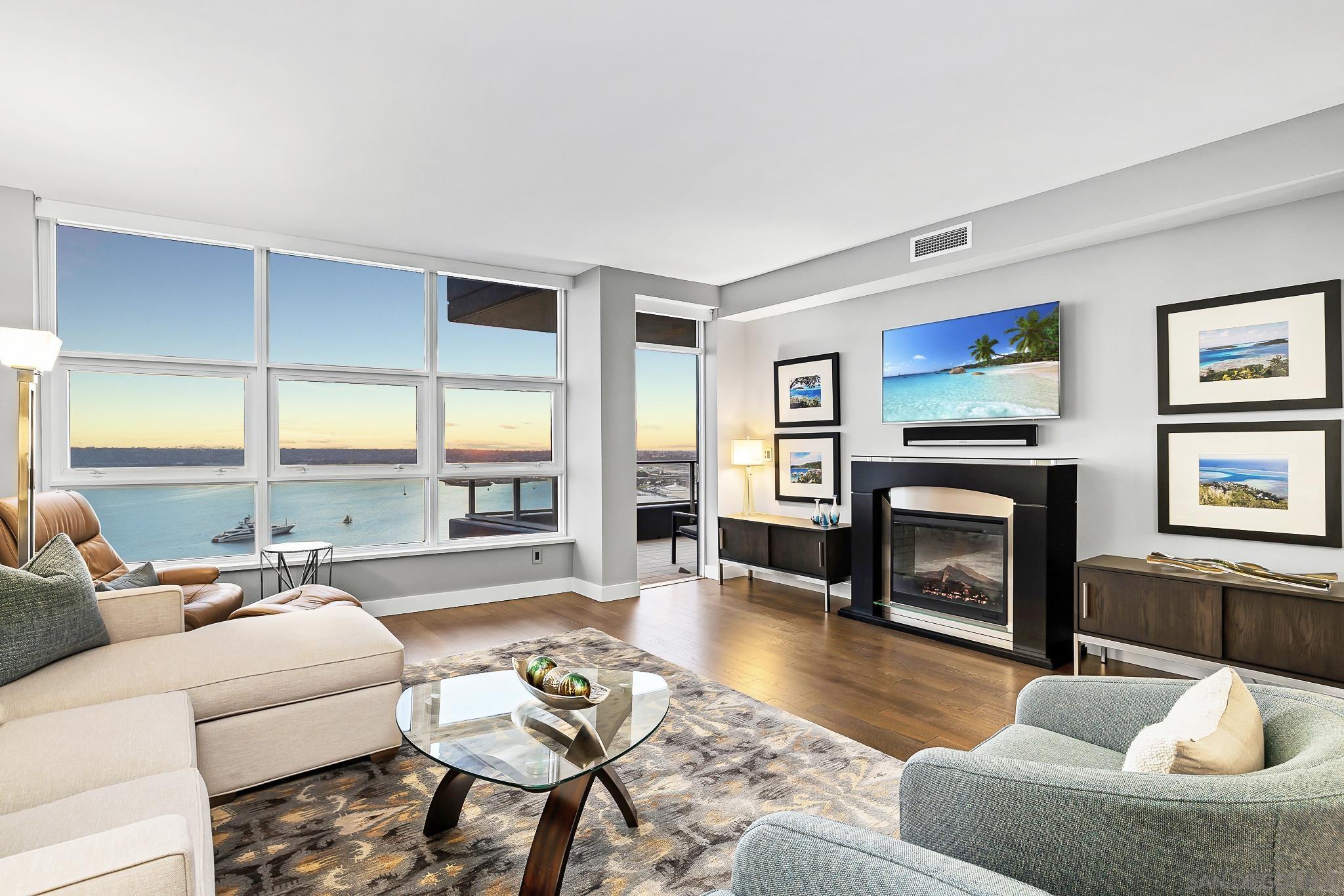 Detail Gallery Image 4 of 45 For 1325  Pacific Hwy  #3301,  San Diego,  CA 92101 - 2 Beds | 2/1 Baths