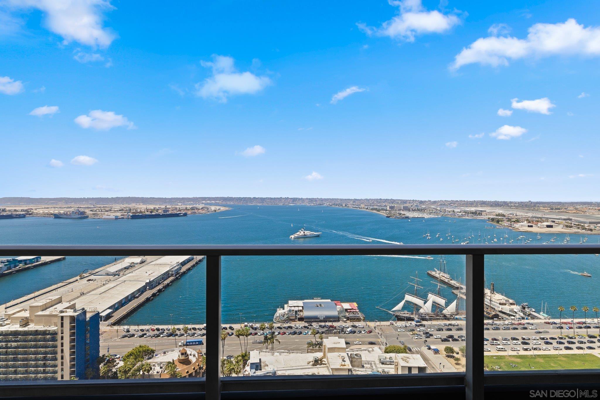 Detail Gallery Image 9 of 45 For 1325  Pacific Hwy  #3301,  San Diego,  CA 92101 - 2 Beds | 2/1 Baths