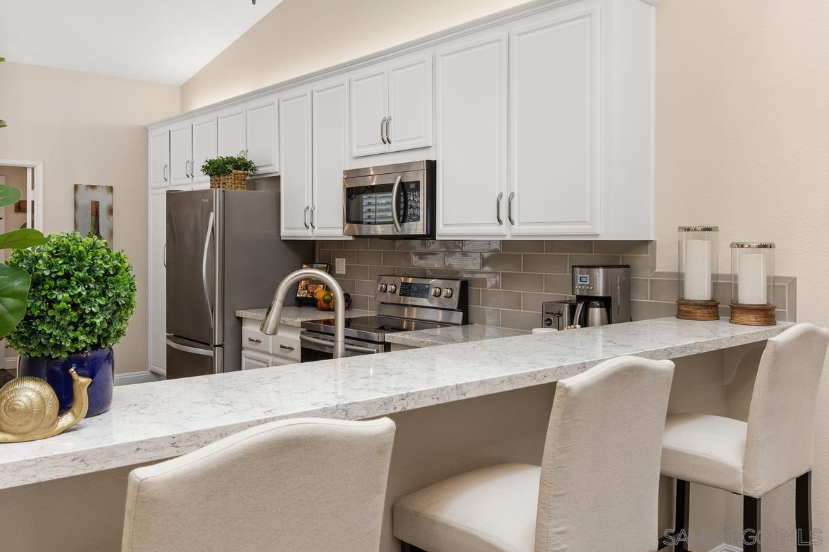 Detail Gallery Image 19 of 53 For 17939  Avenida Alozdra, San Diego,  CA 92128 - 2 Beds | 2 Baths