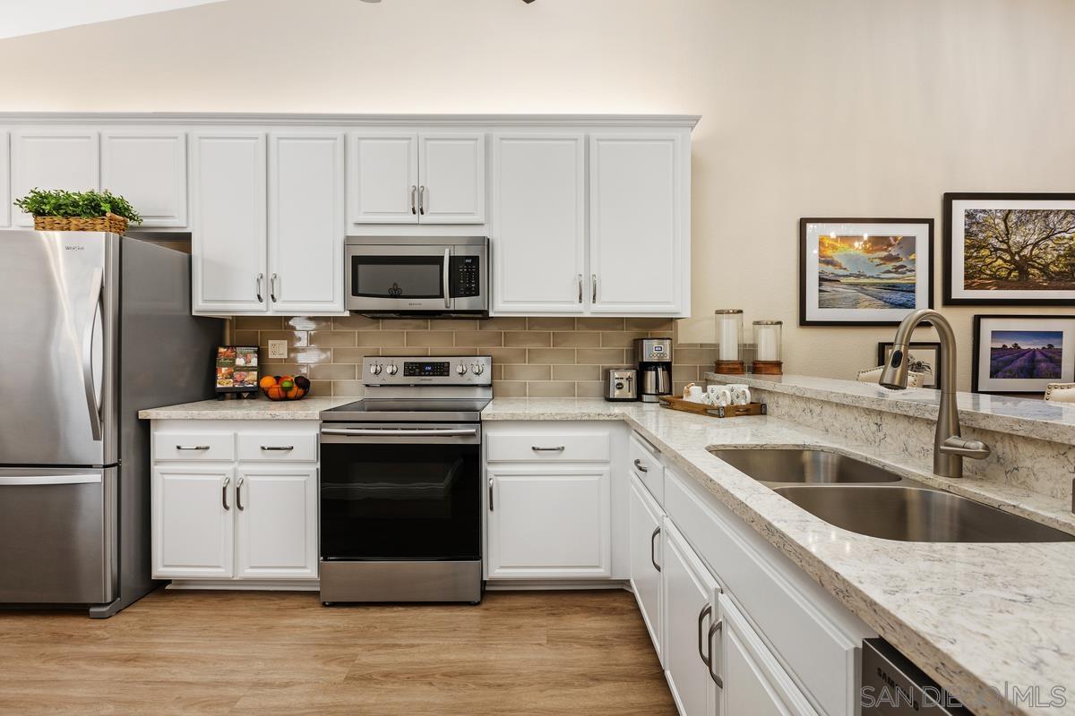 Detail Gallery Image 20 of 53 For 17939  Avenida Alozdra, San Diego,  CA 92128 - 2 Beds | 2 Baths