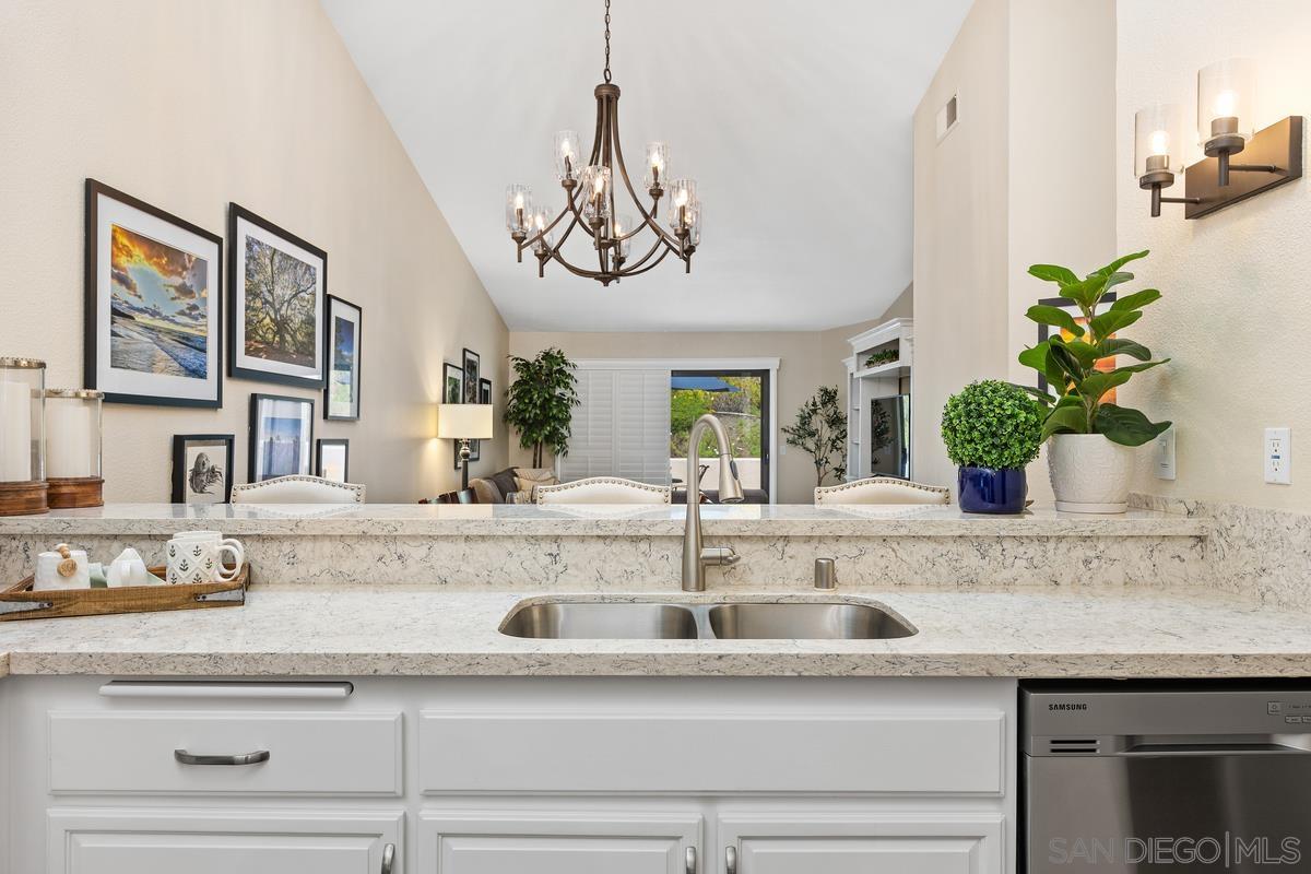 Detail Gallery Image 23 of 53 For 17939  Avenida Alozdra, San Diego,  CA 92128 - 2 Beds | 2 Baths