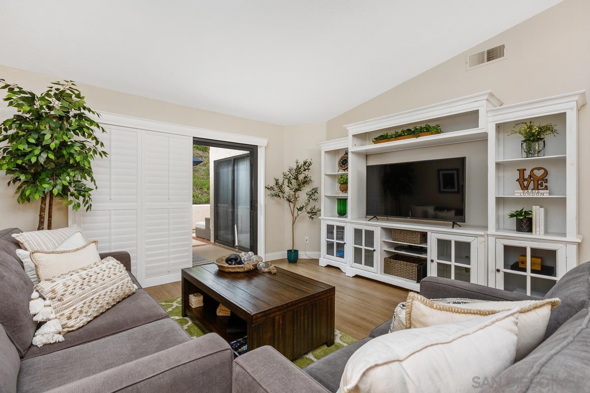 Detail Gallery Image 30 of 53 For 17939  Avenida Alozdra, San Diego,  CA 92128 - 2 Beds | 2 Baths