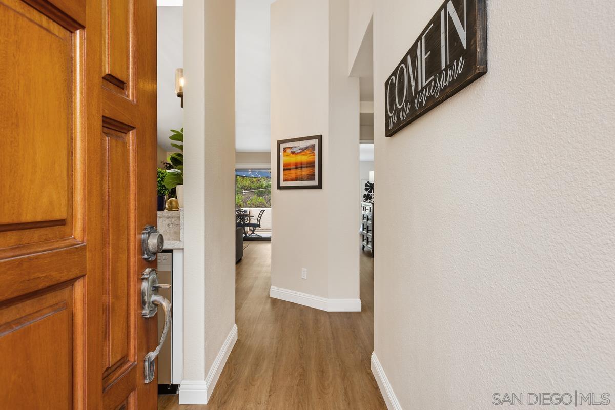 Detail Gallery Image 6 of 53 For 17939  Avenida Alozdra, San Diego,  CA 92128 - 2 Beds | 2 Baths